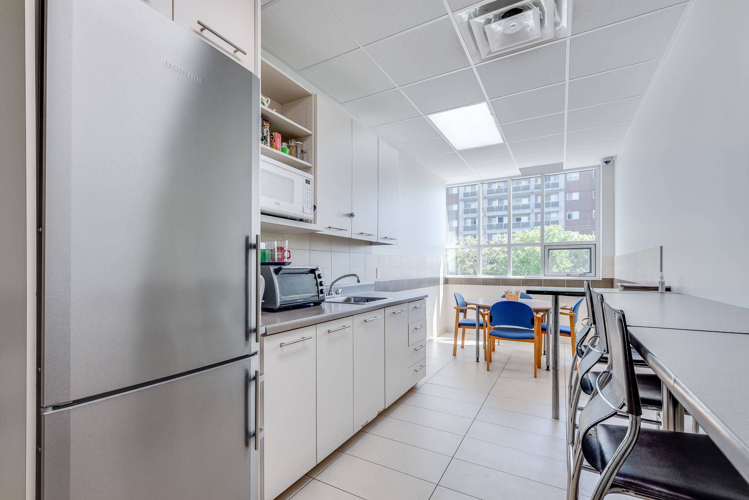 West Centre Town, ON K1R 6Y6,18 Louisa ST #210