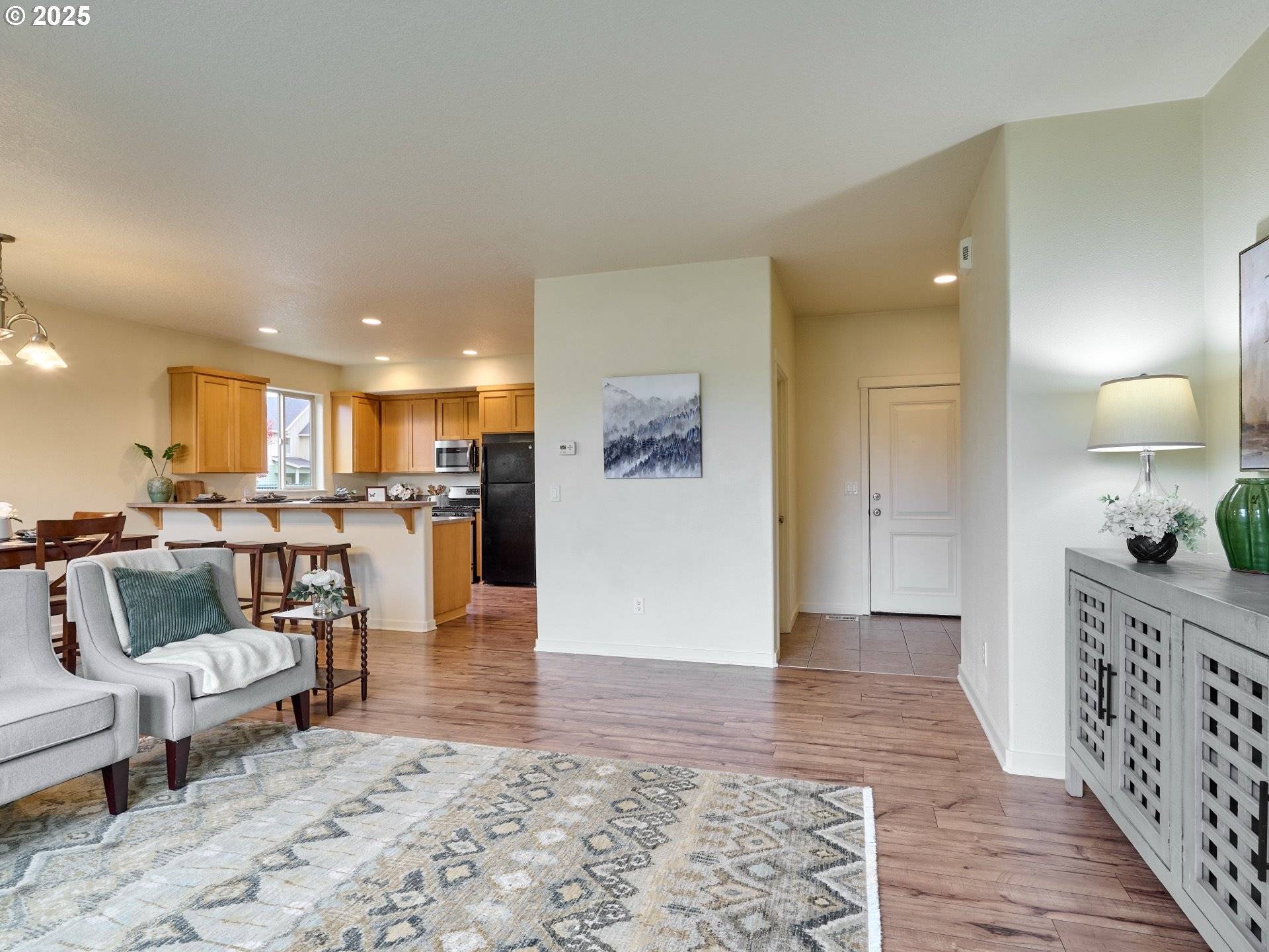 Silverton, OR 97381,990 SAGE ST