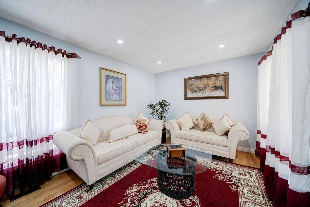 Ajax, ON L1T 1V4,48 Hettersley DR W