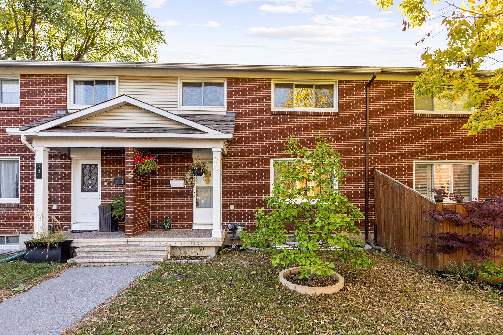 Overbrook - Castleheights And Area, ON K1K 2M8,838 Borthwick AVE