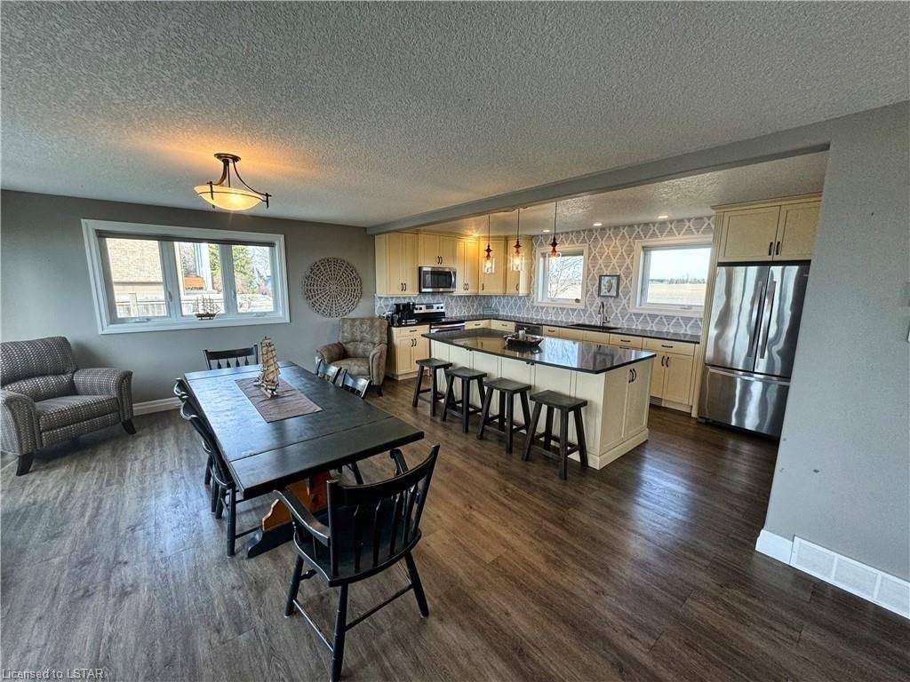 Chatham-kent, ON N0L 1A0,18574 ERIE SHORE DR