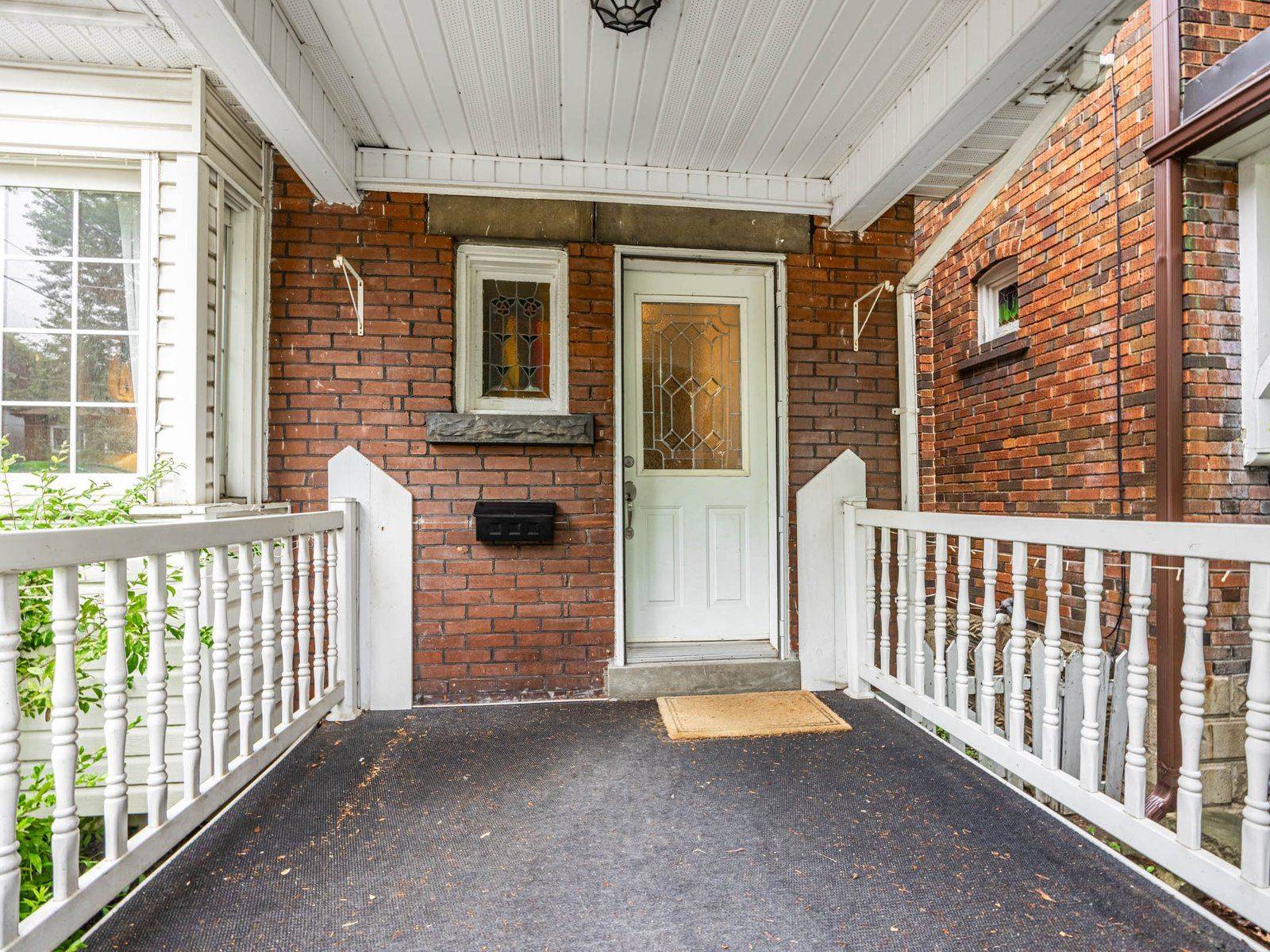 Toronto W02, ON M6S 1Y1,38 Harshaw AVE