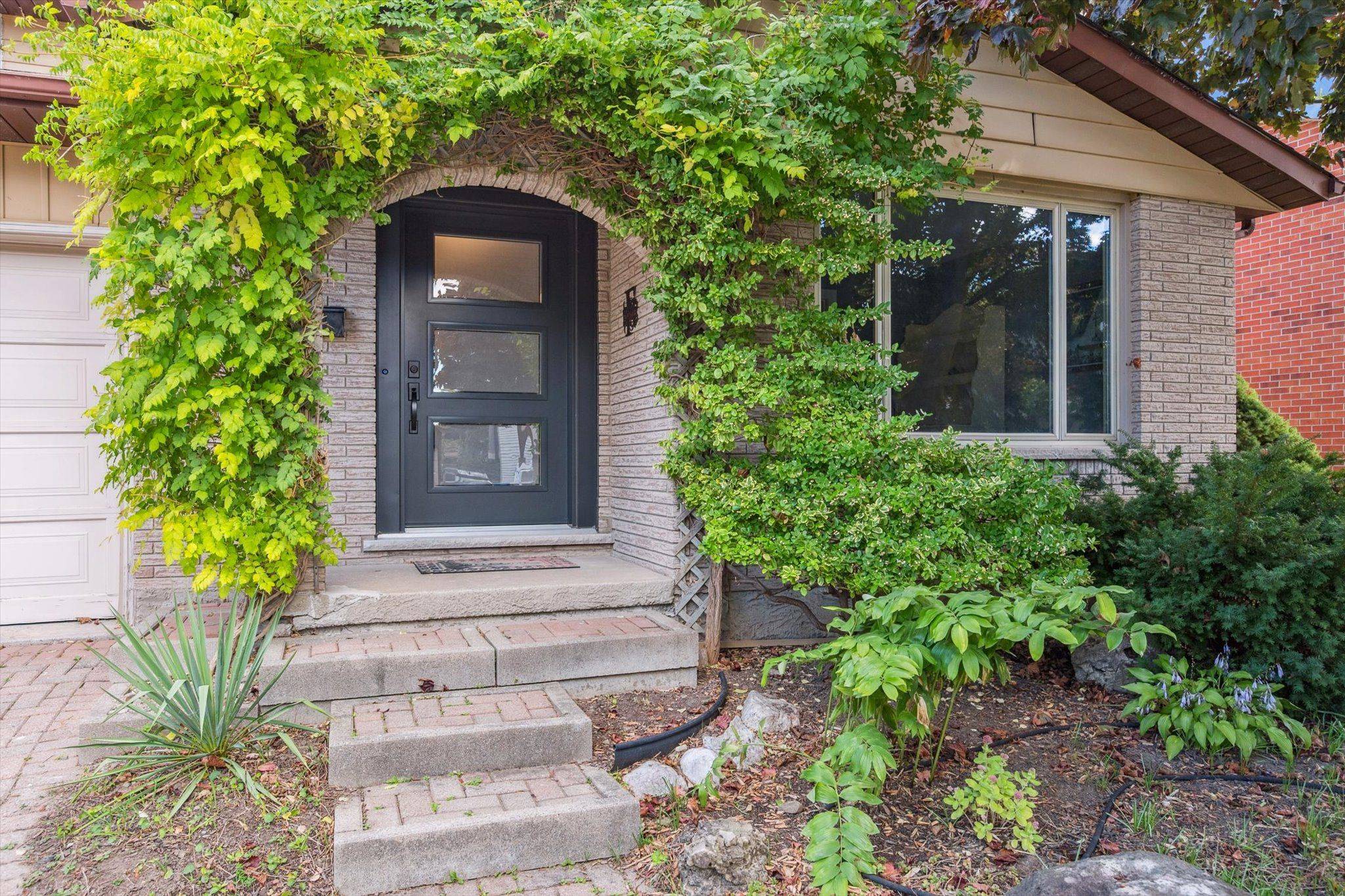 Guelph, ON N1G 3G1,236 IRONWOOD RD