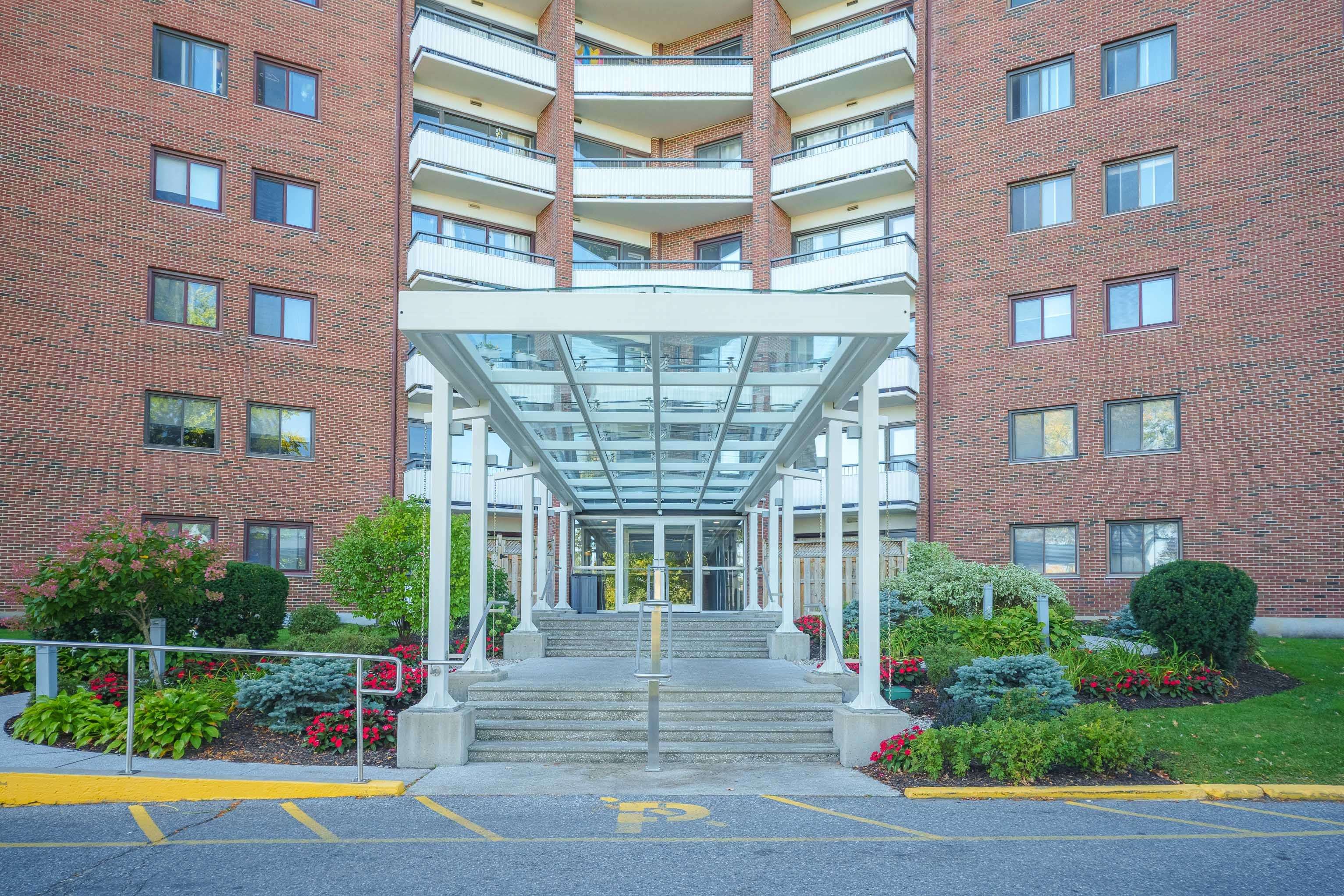 Cityview - Parkwoods Hills - Rideau Shore, ON K2E 6Z7,20 Chesterton DR #1010