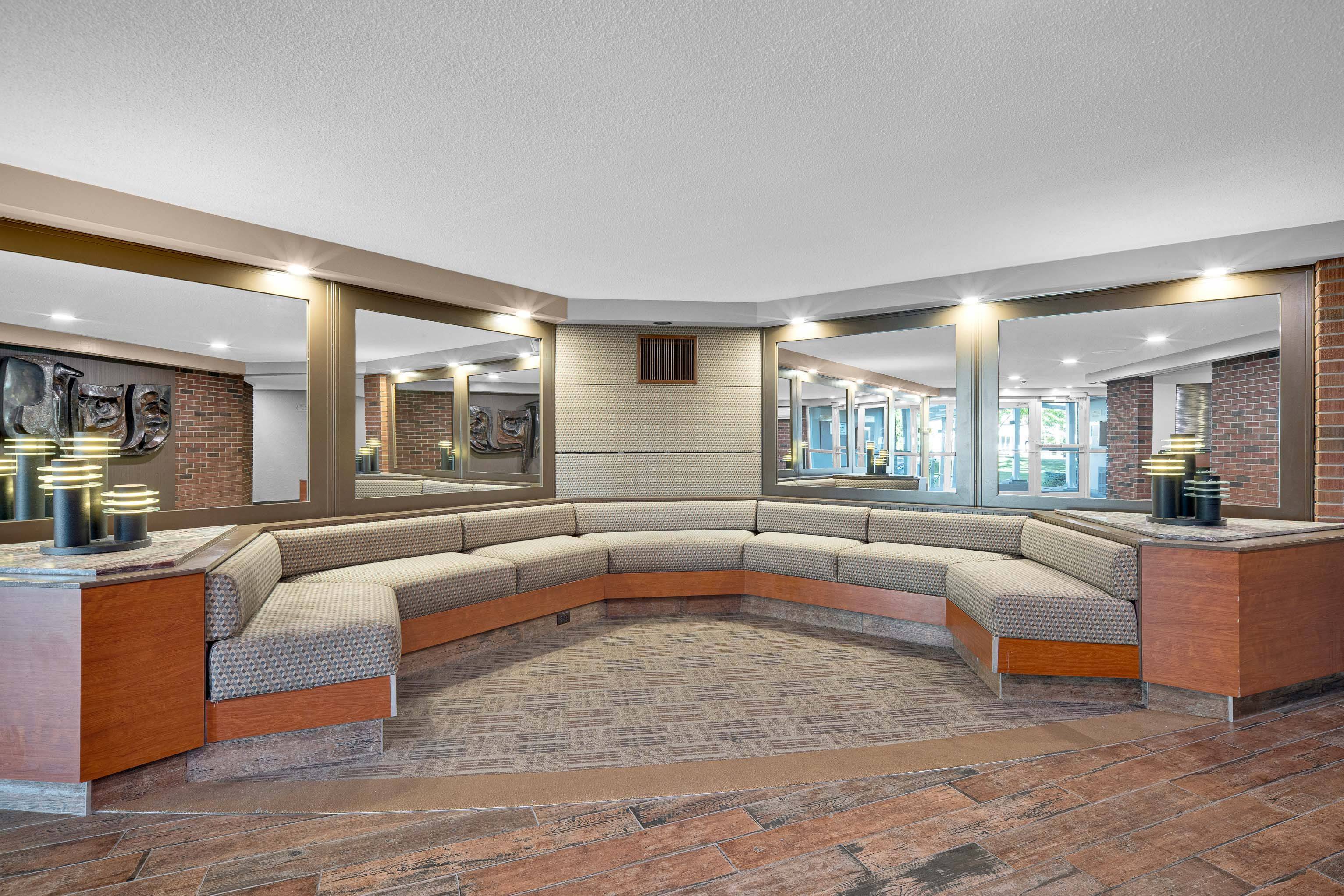 Cityview - Parkwoods Hills - Rideau Shore, ON K2E 6Z7,20 Chesterton DR #1010