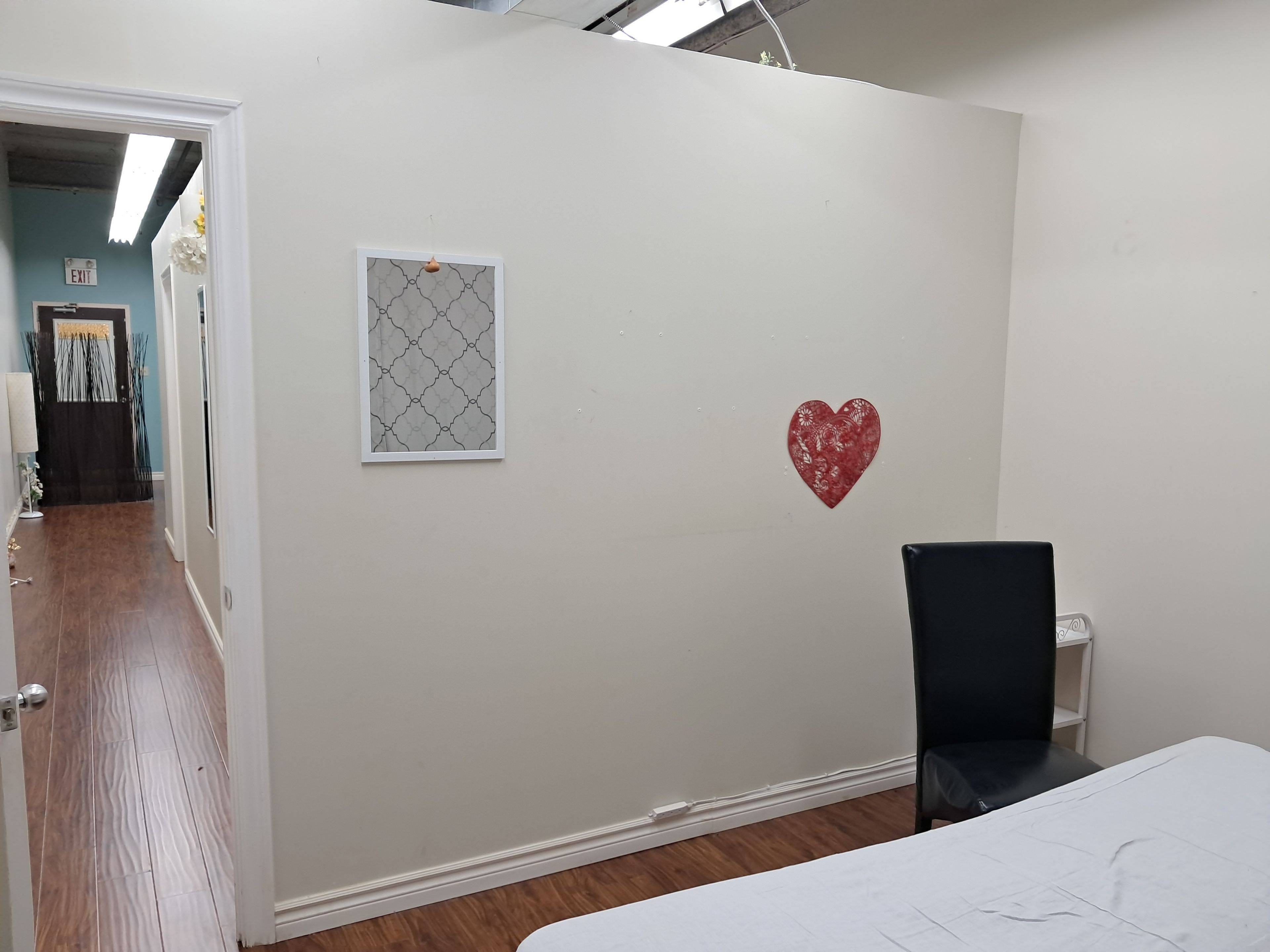 Mississauga, ON L4W 5J1,1550 South Gateway RD #207