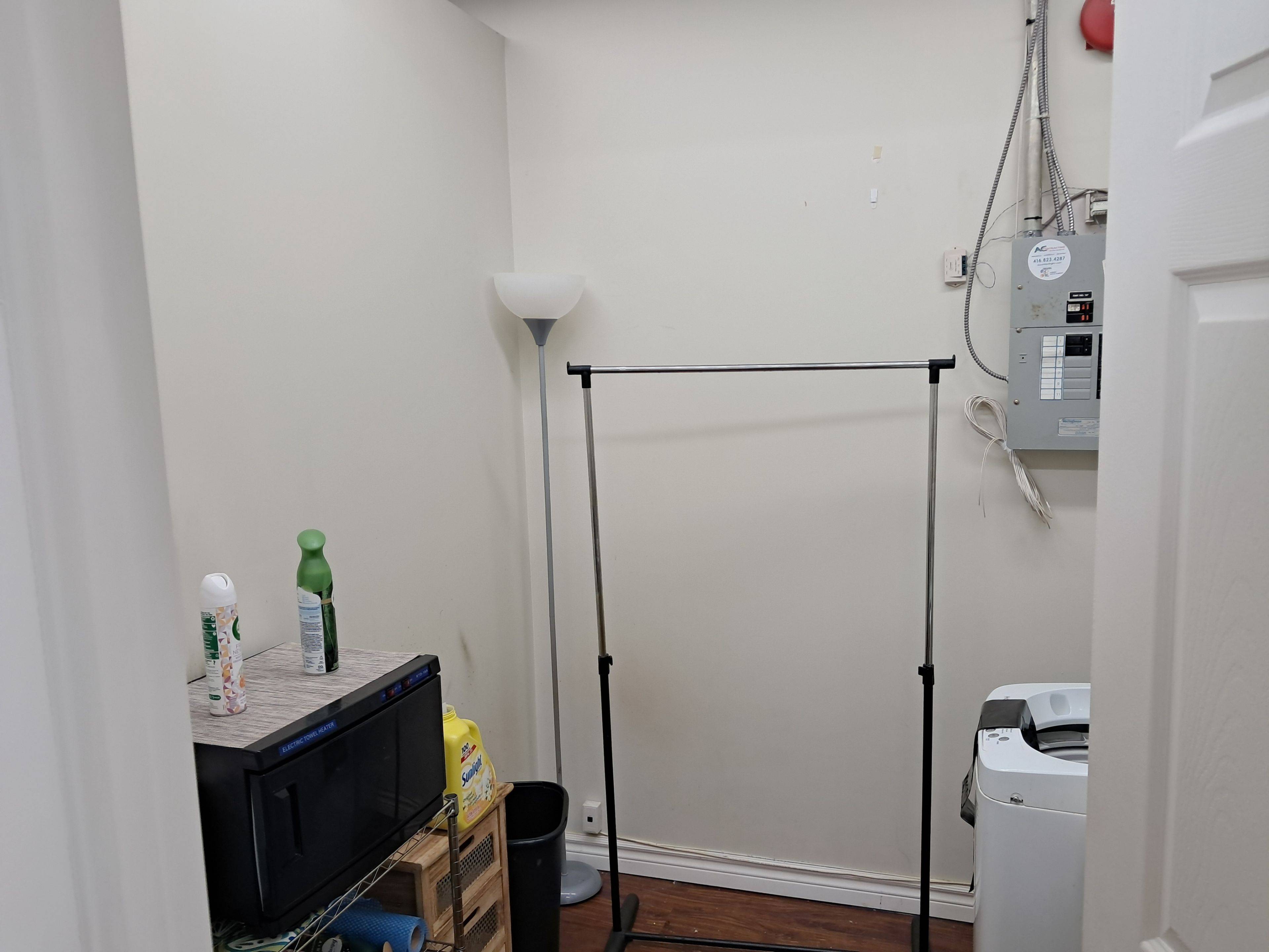 Mississauga, ON L4W 5J1,1550 South Gateway RD #207