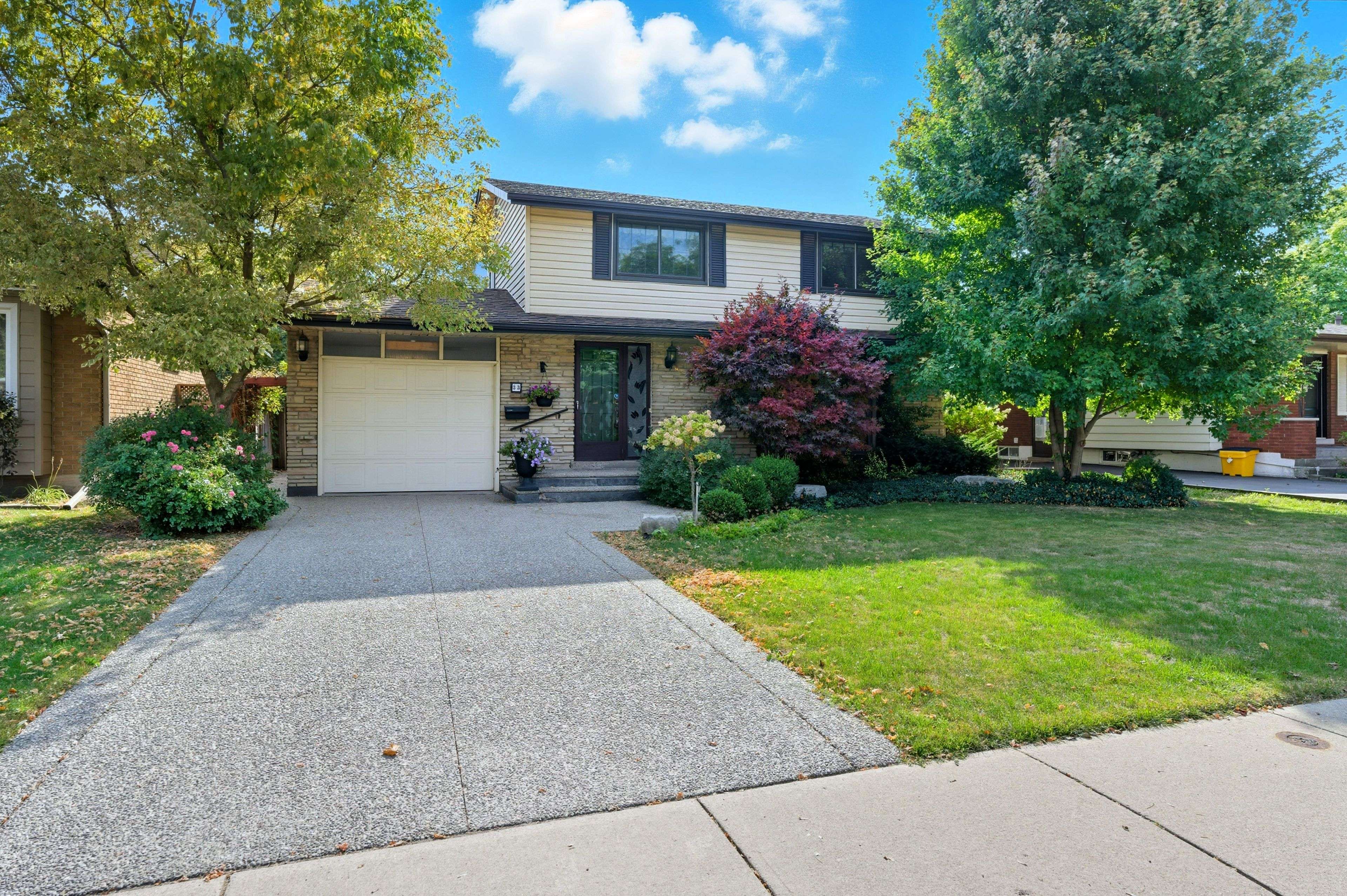 Hamilton, ON L9A 3W8,33 Goldfinch RD