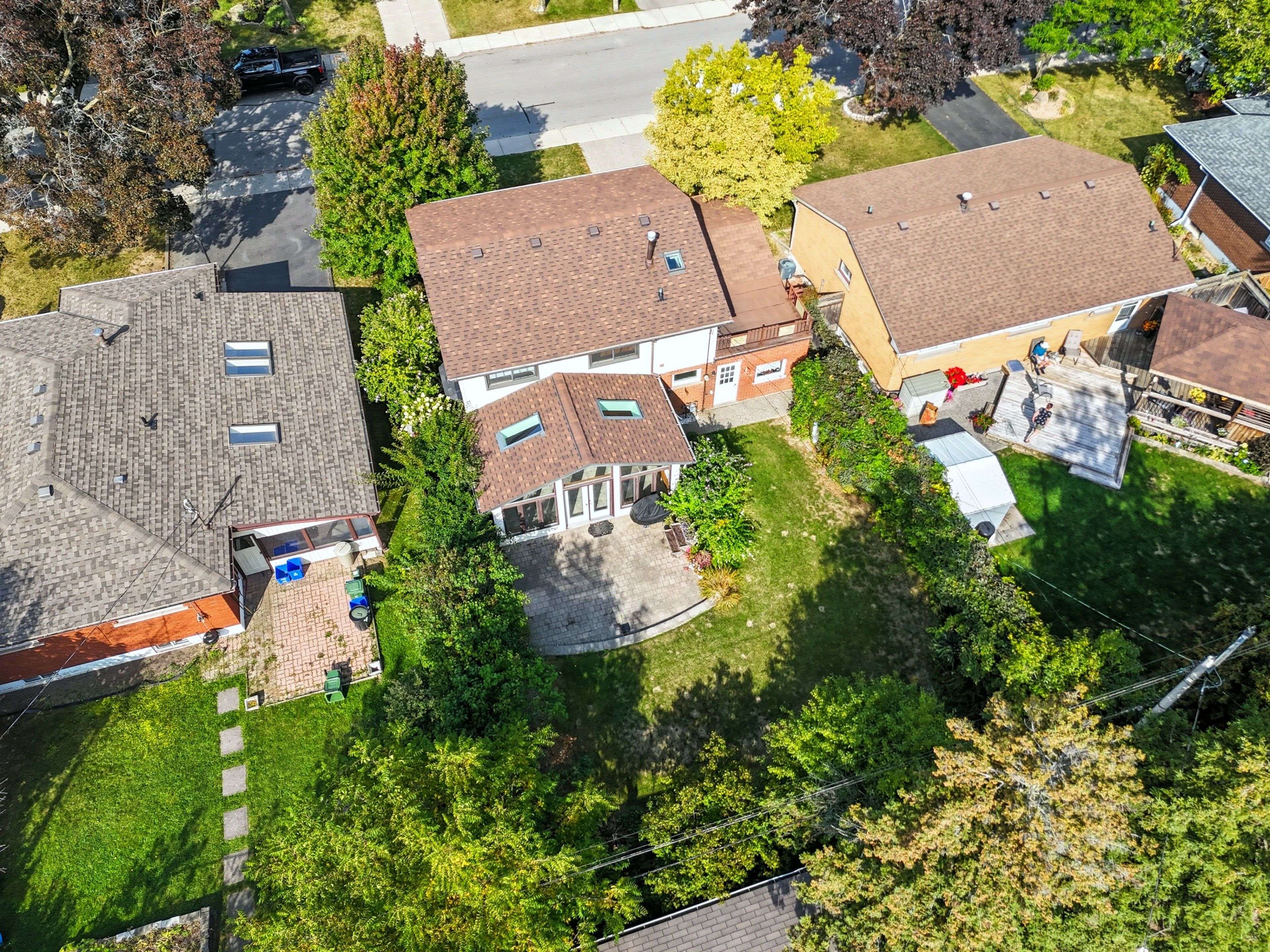 Hamilton, ON L9A 3W8,33 Goldfinch RD