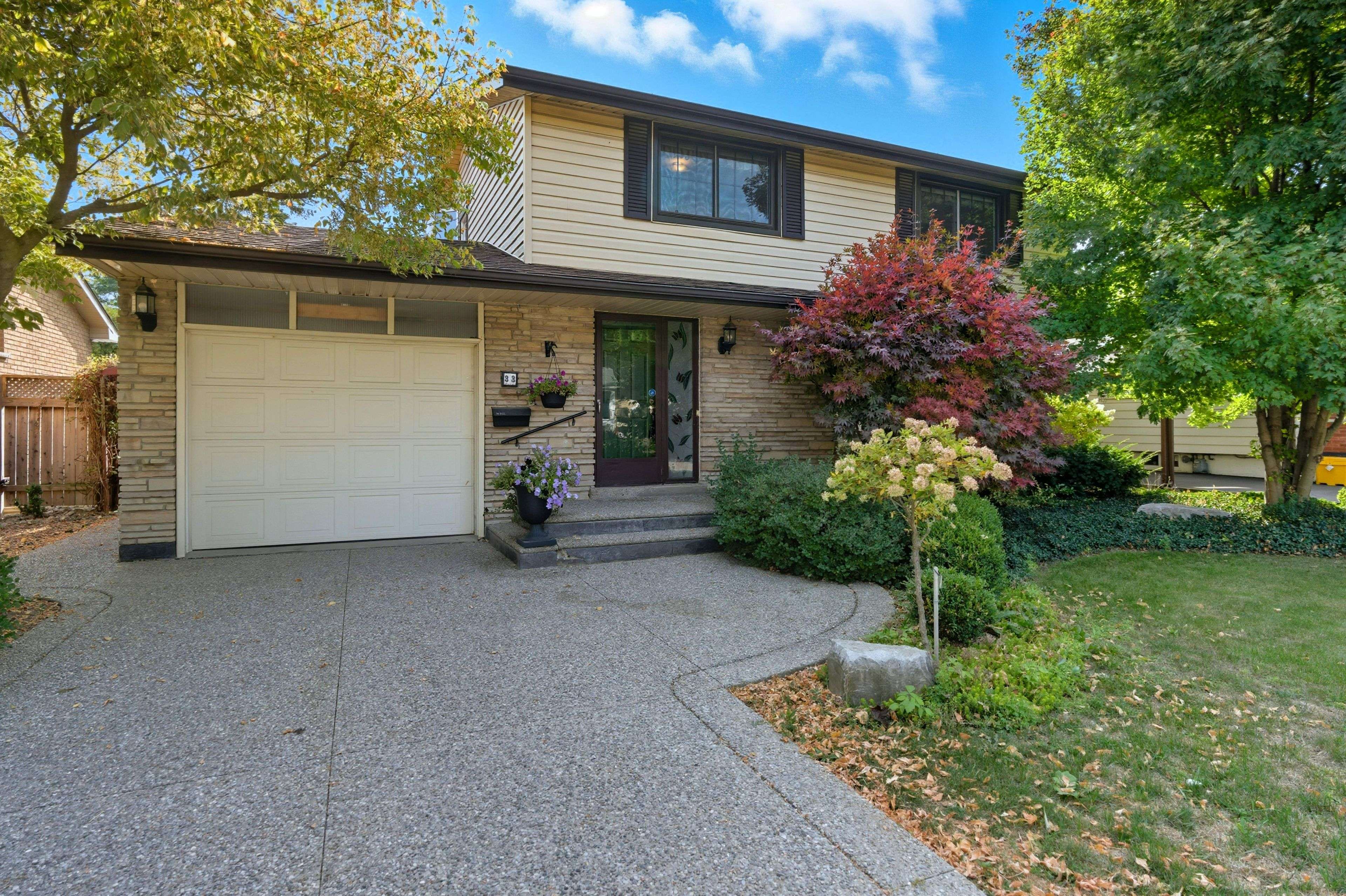 Hamilton, ON L9A 3W8,33 Goldfinch RD