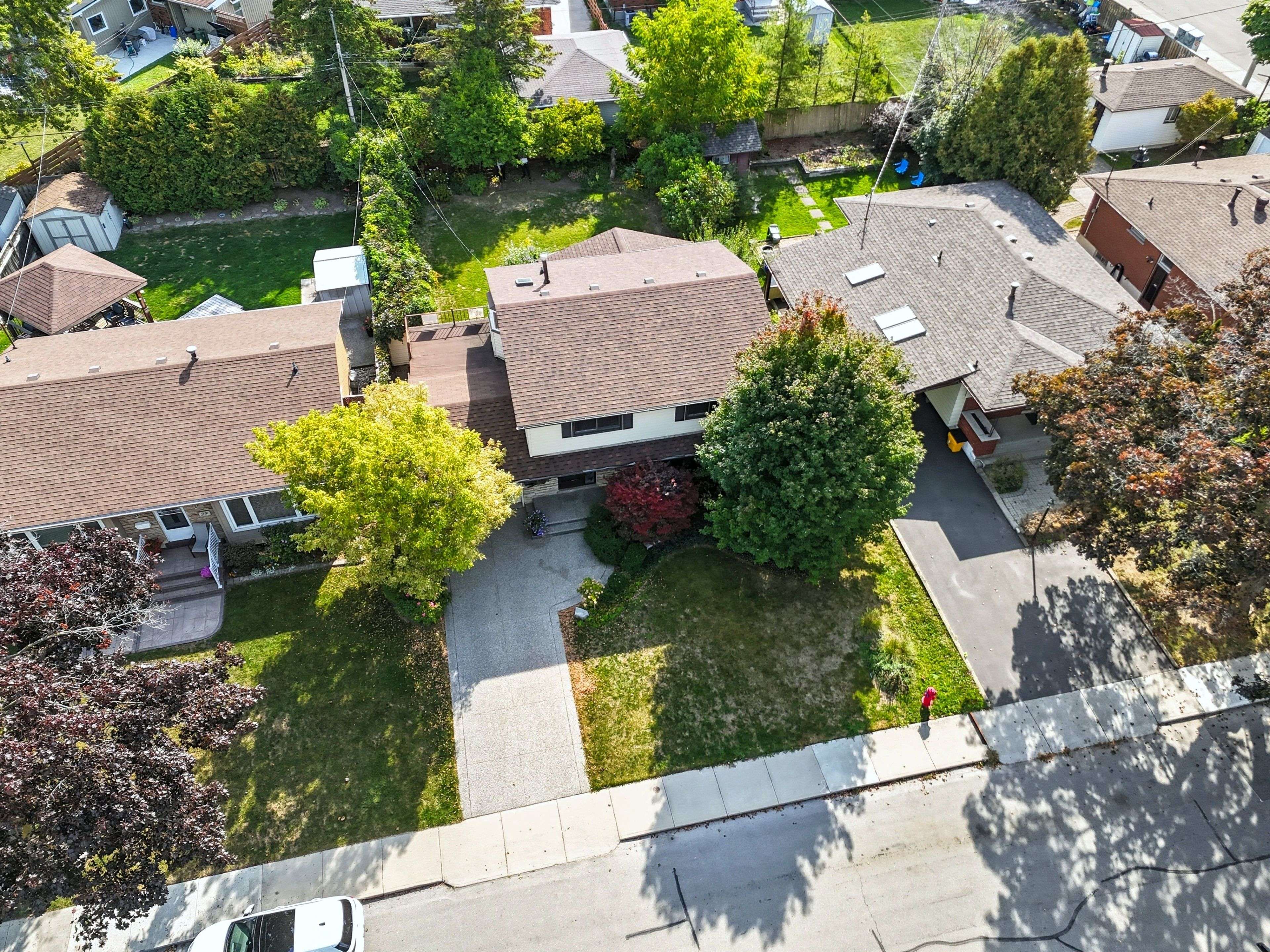 Hamilton, ON L9A 3W8,33 Goldfinch RD