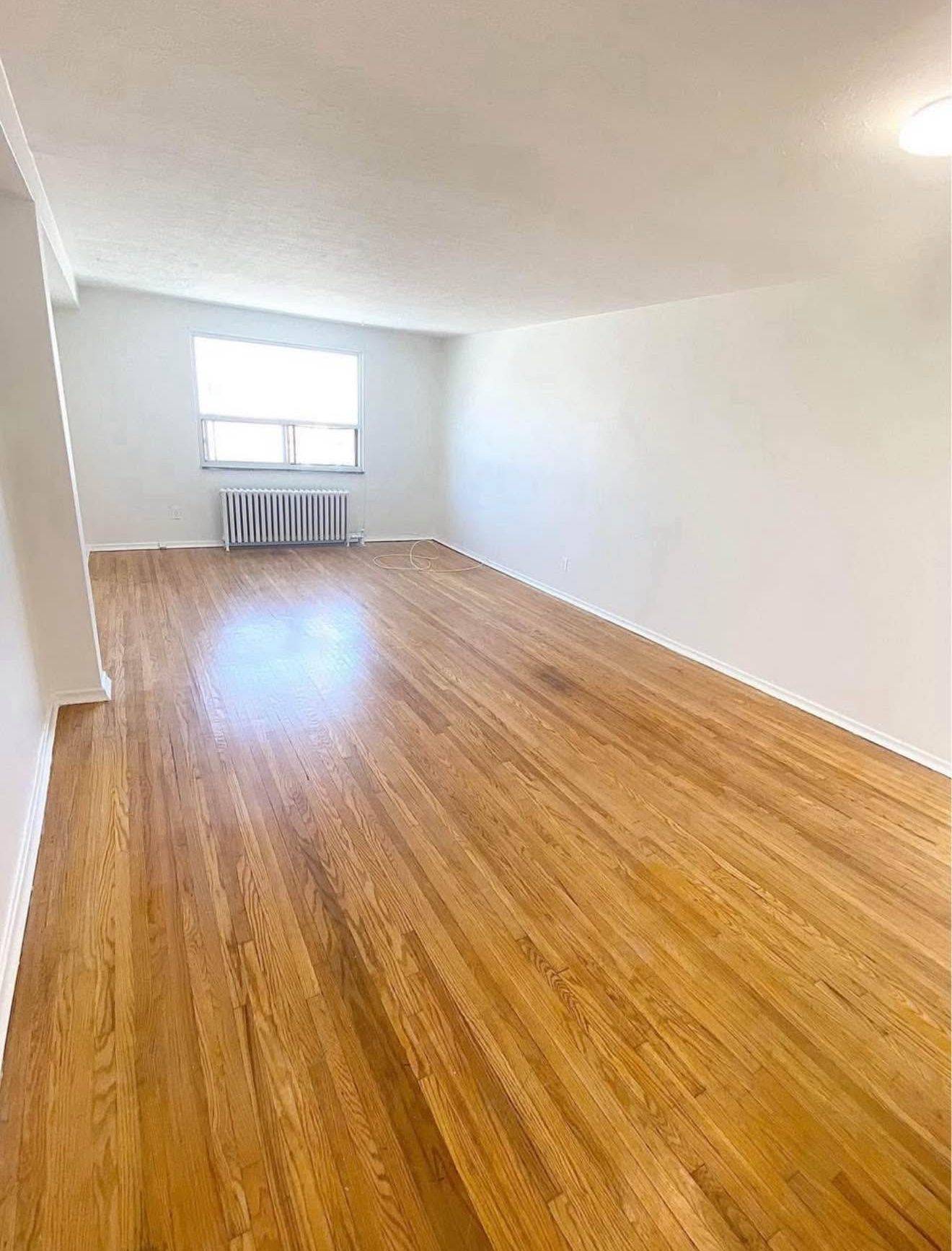 Mississauga, ON L5G 1G8,237 Lakeshore RD E #3