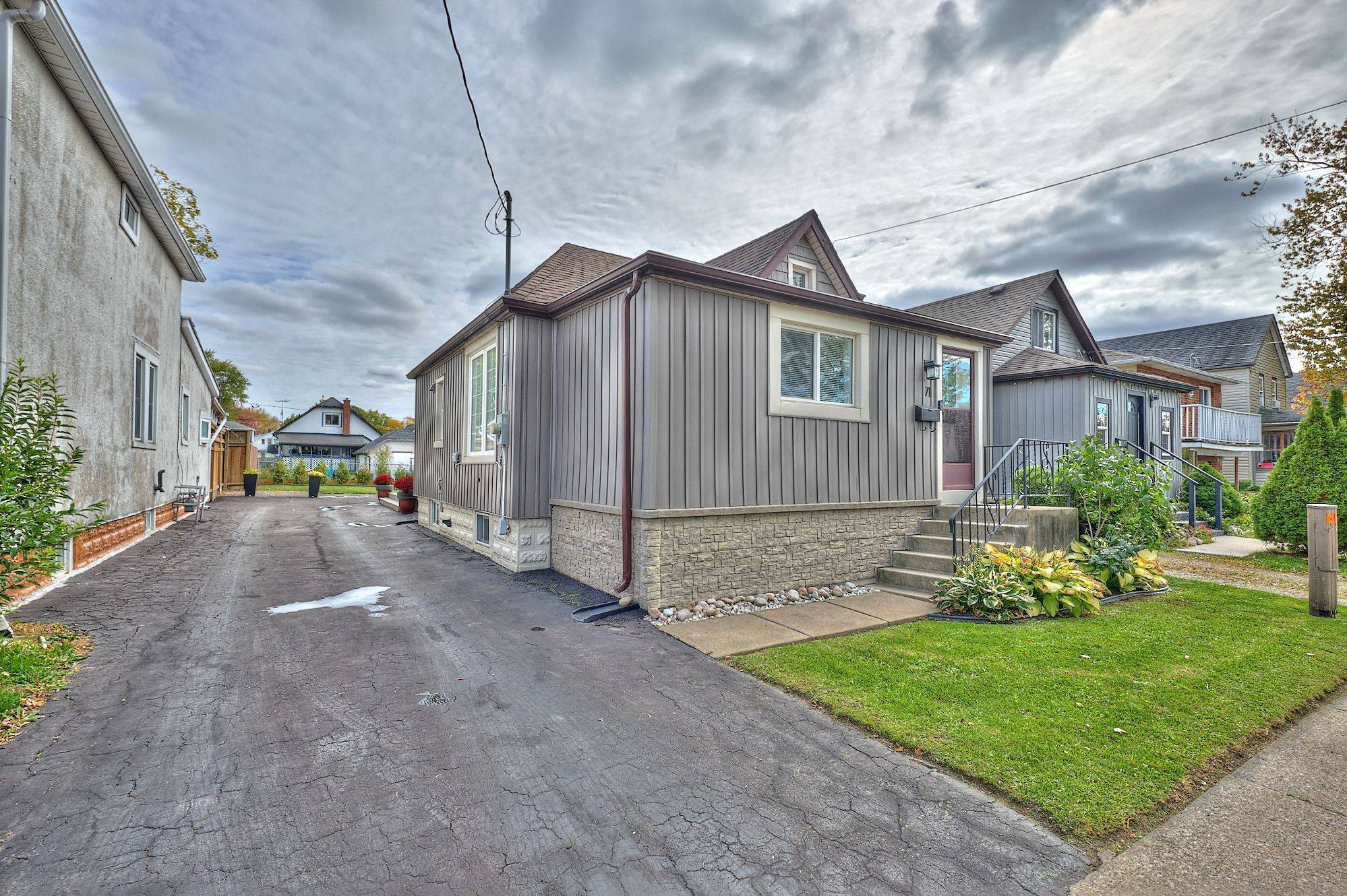 Welland, ON L3B 2L7,71 Deere ST