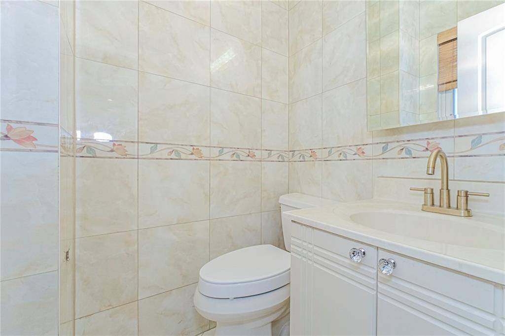 Staten  Island, NY 10306,122 Guyon AVE