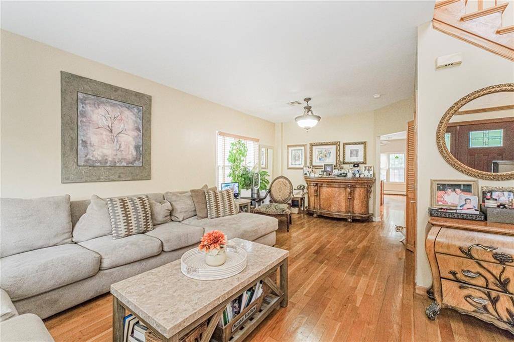 Staten  Island, NY 10306,122 Guyon AVE