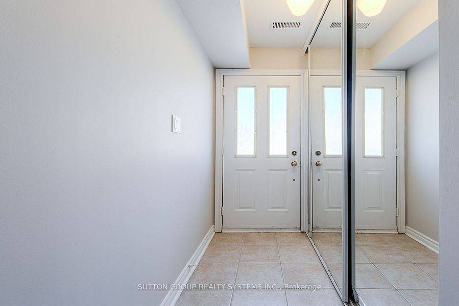 Burlington, ON L7L 6R9,1701 Lampman AVE #406