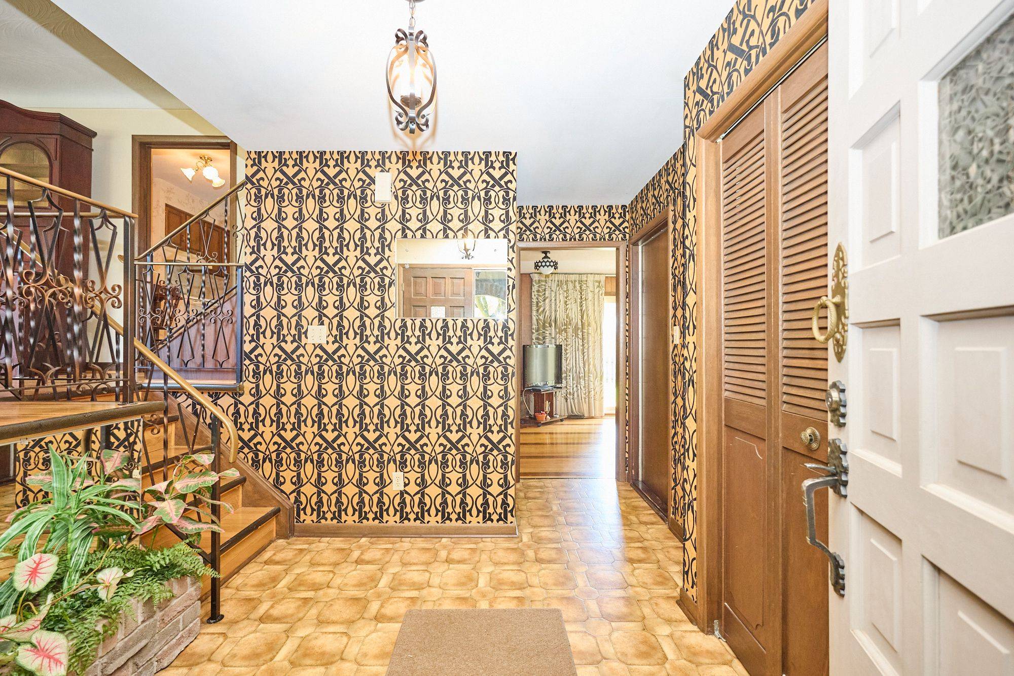 Welland, ON L3C 5X7,47 SHERWOOD FOREST TRL