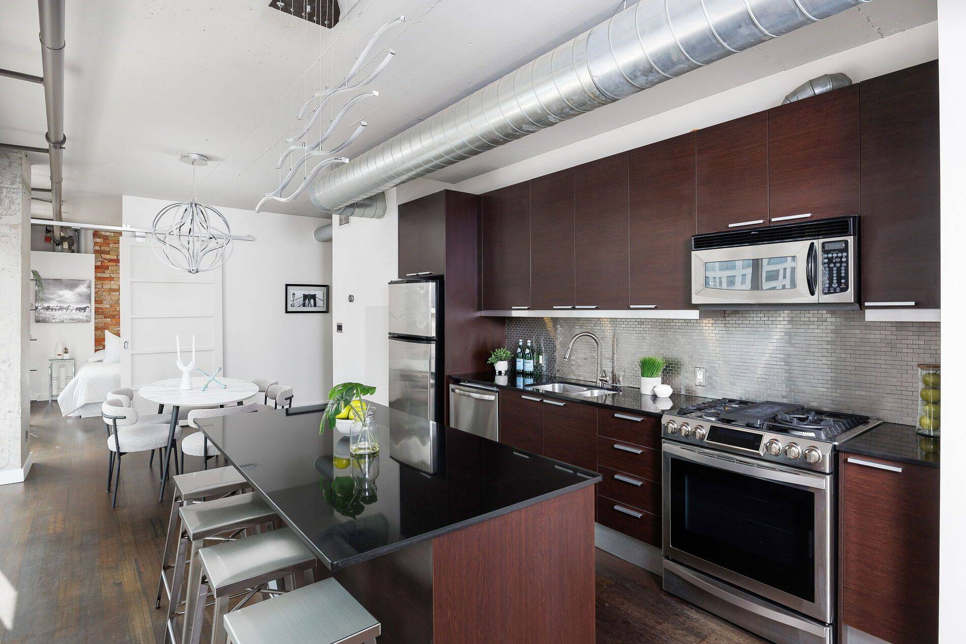 Toronto C01, ON M5T 1X3,169 John ST #801