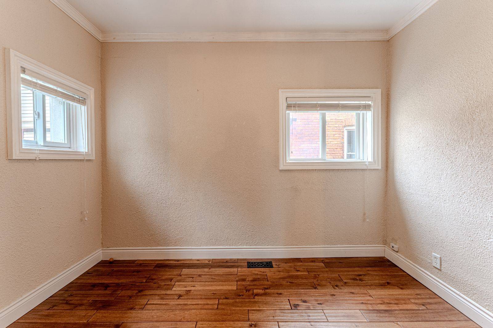 14 Cumberland ST, Barrie, ON L4N 2P4