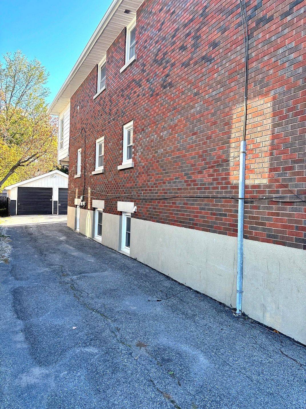 Westboro - Hampton Park, ON K1Z 5V9,527 Laderoute AVE