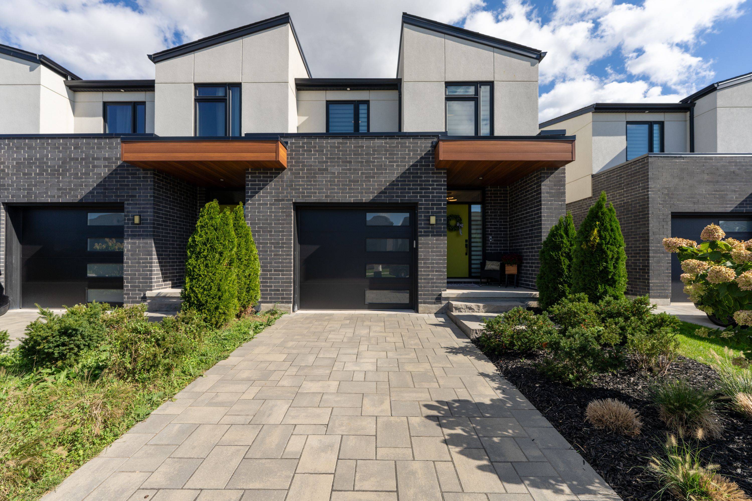 Niagara Falls, ON L2H 3T1,7194 Parsa ST