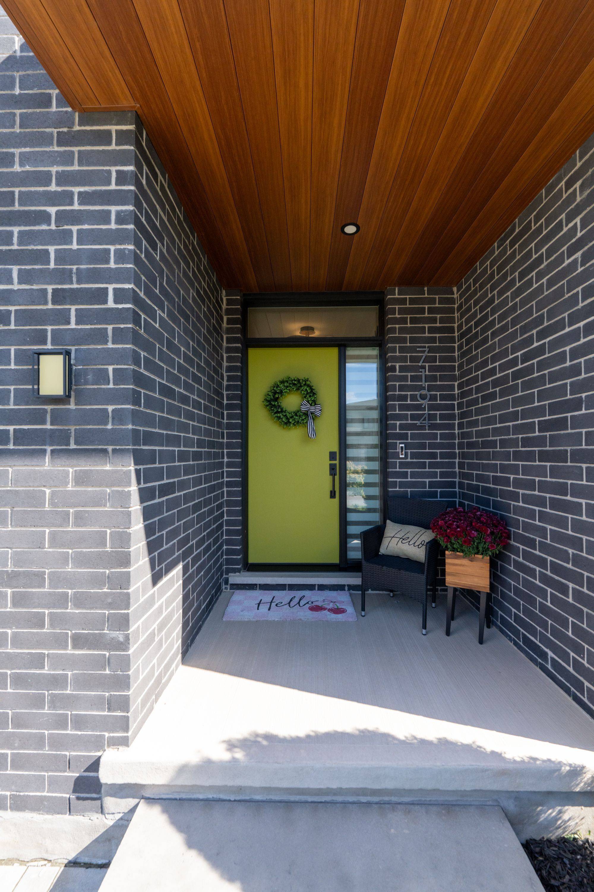 Niagara Falls, ON L2H 3T1,7194 Parsa ST