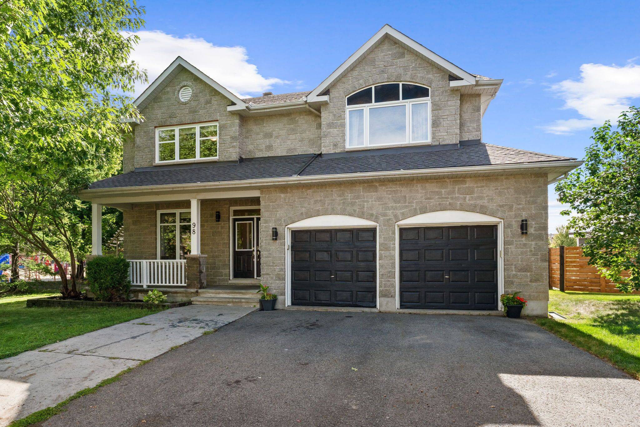 Barrhaven, ON K2G 7B7,98 Anfield CRES E