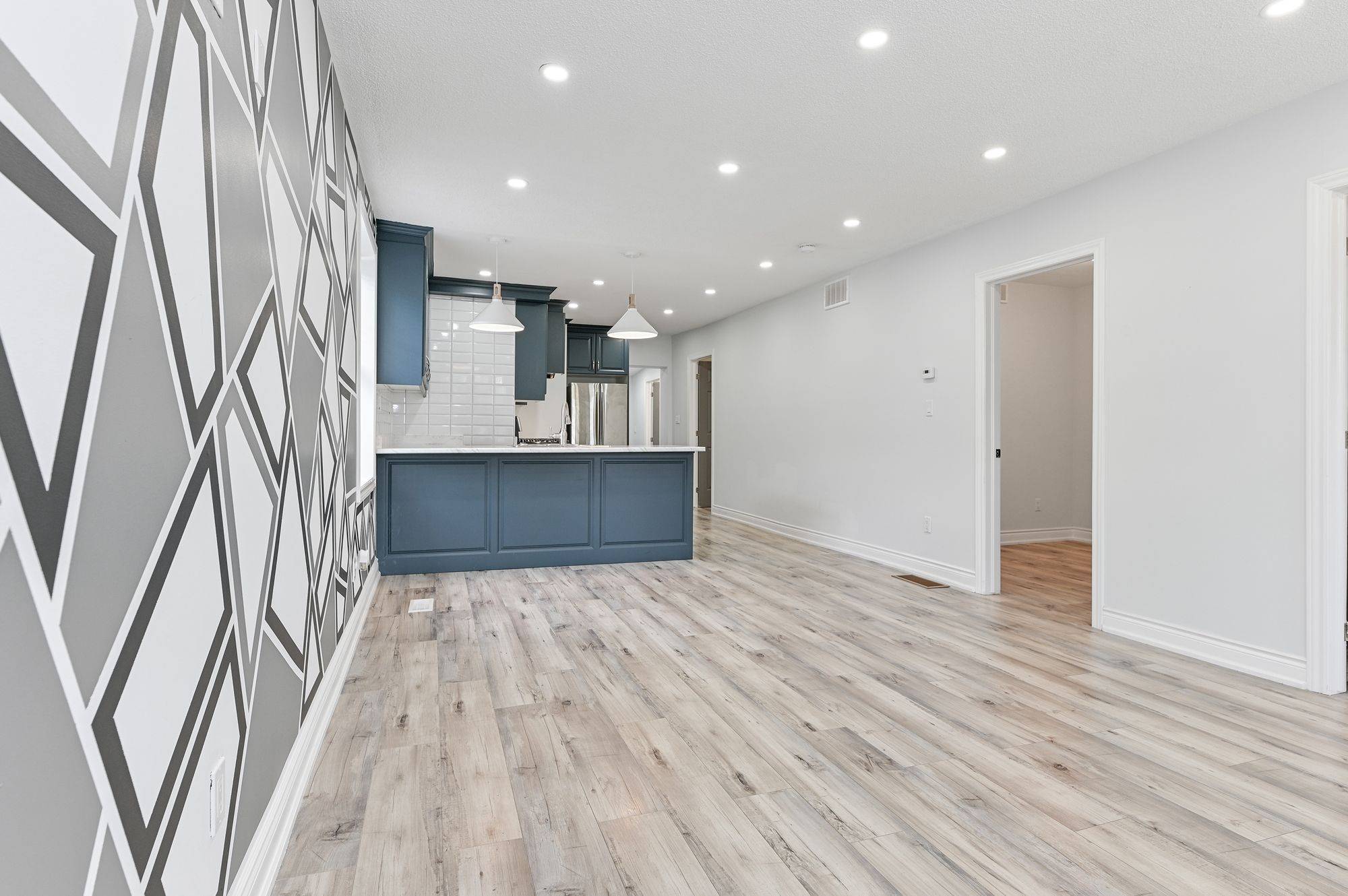 Hamilton, ON L8L 3J1,54 Craigmiller AVE #Upper