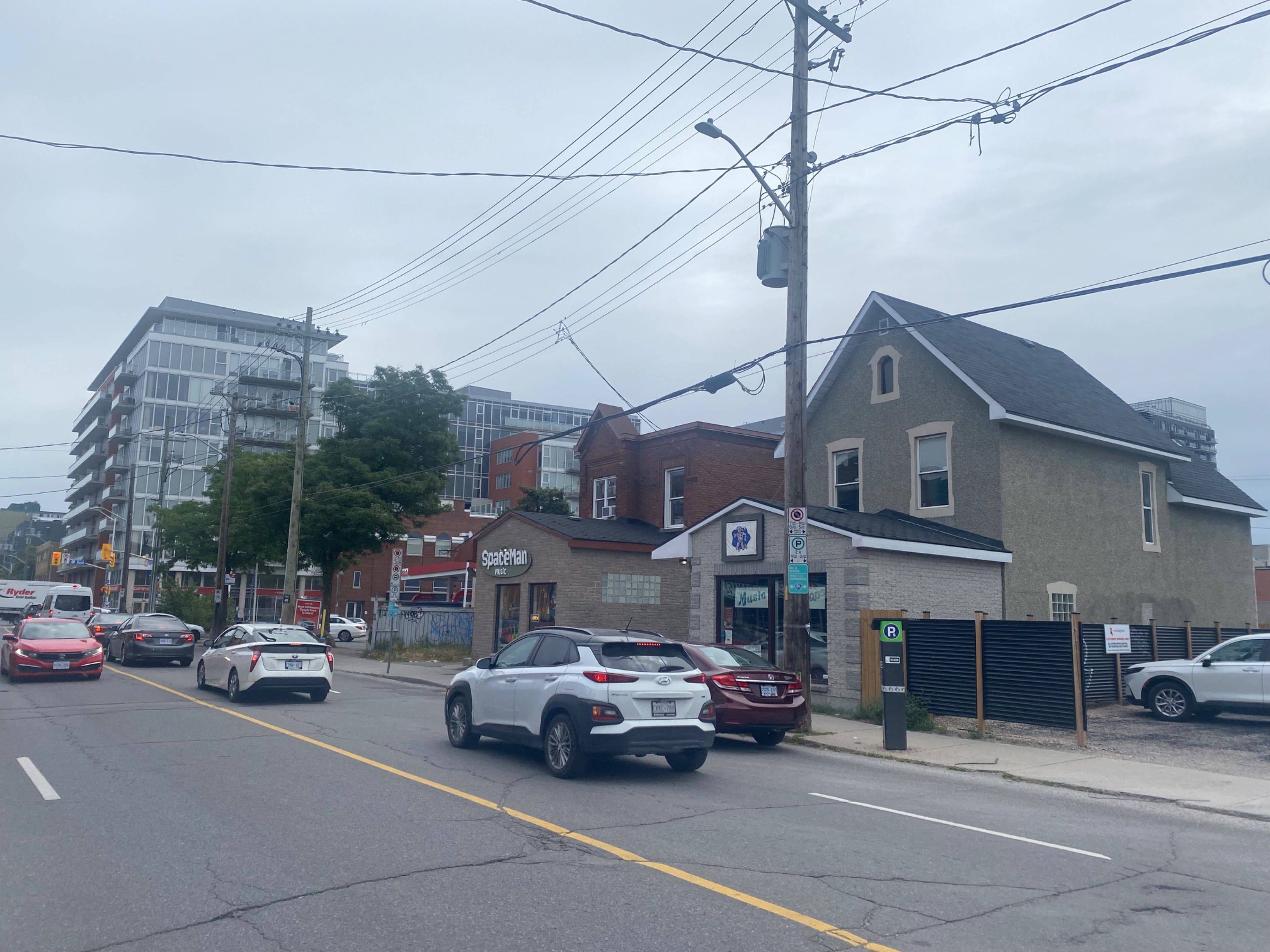 Ottawa Centre, ON K2P 0Z1,390 Gladstone AVE