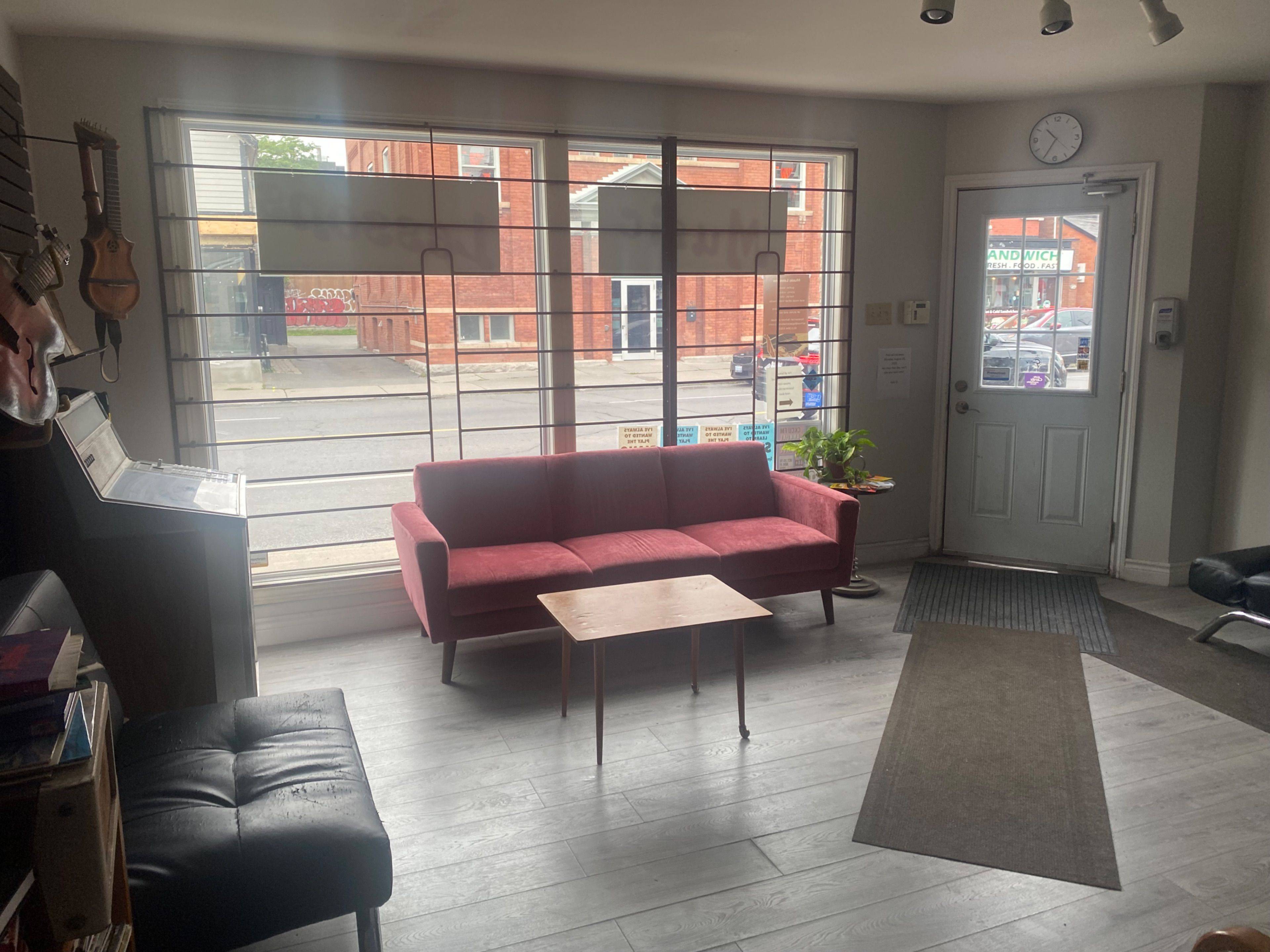 Ottawa Centre, ON K2P 0Z1,390 Gladstone AVE