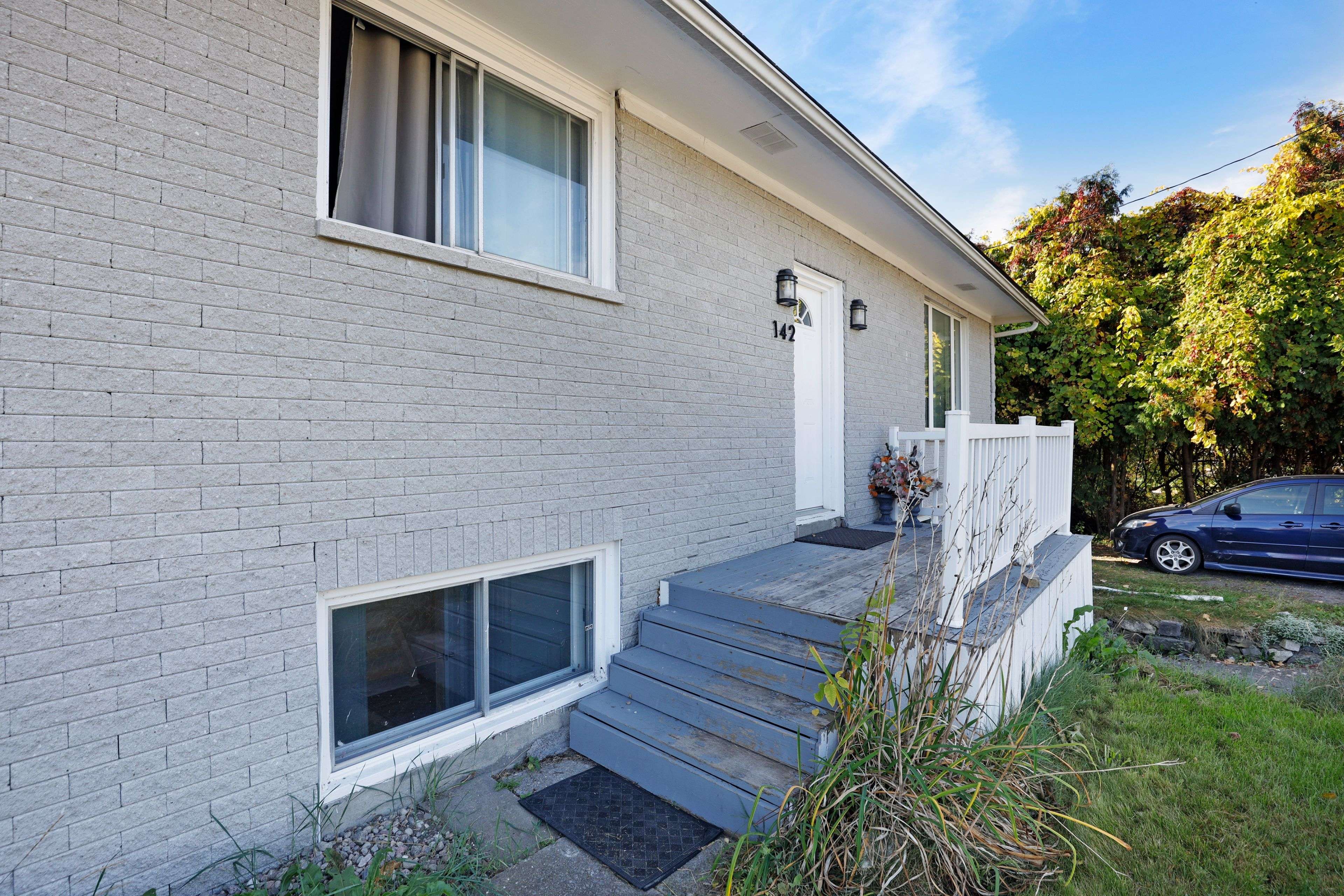 Meadowlands - Crestview And Area, ON K2G 2S4,142 Meadowlands DR W