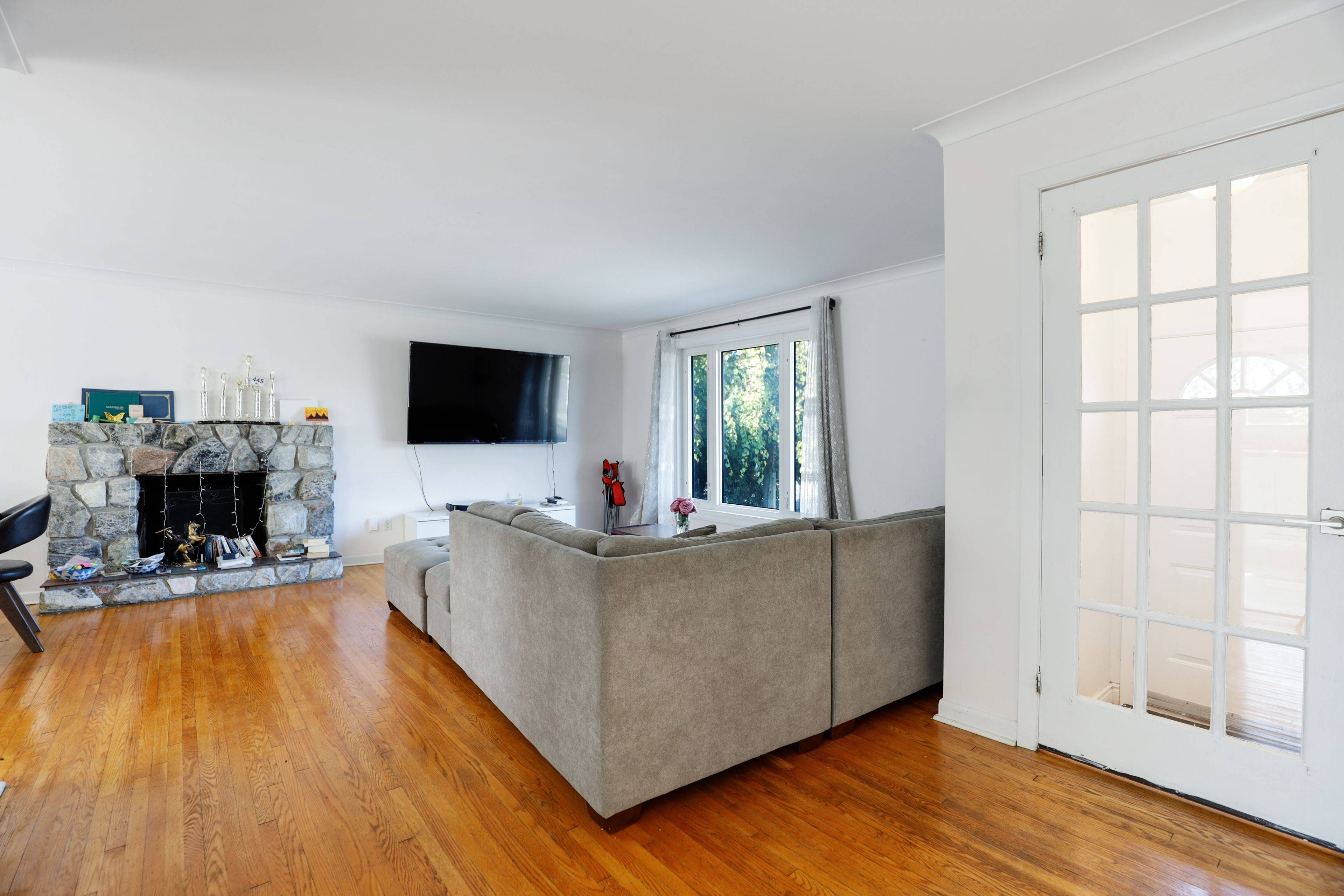 Meadowlands - Crestview And Area, ON K2G 2S4,142 Meadowlands DR W