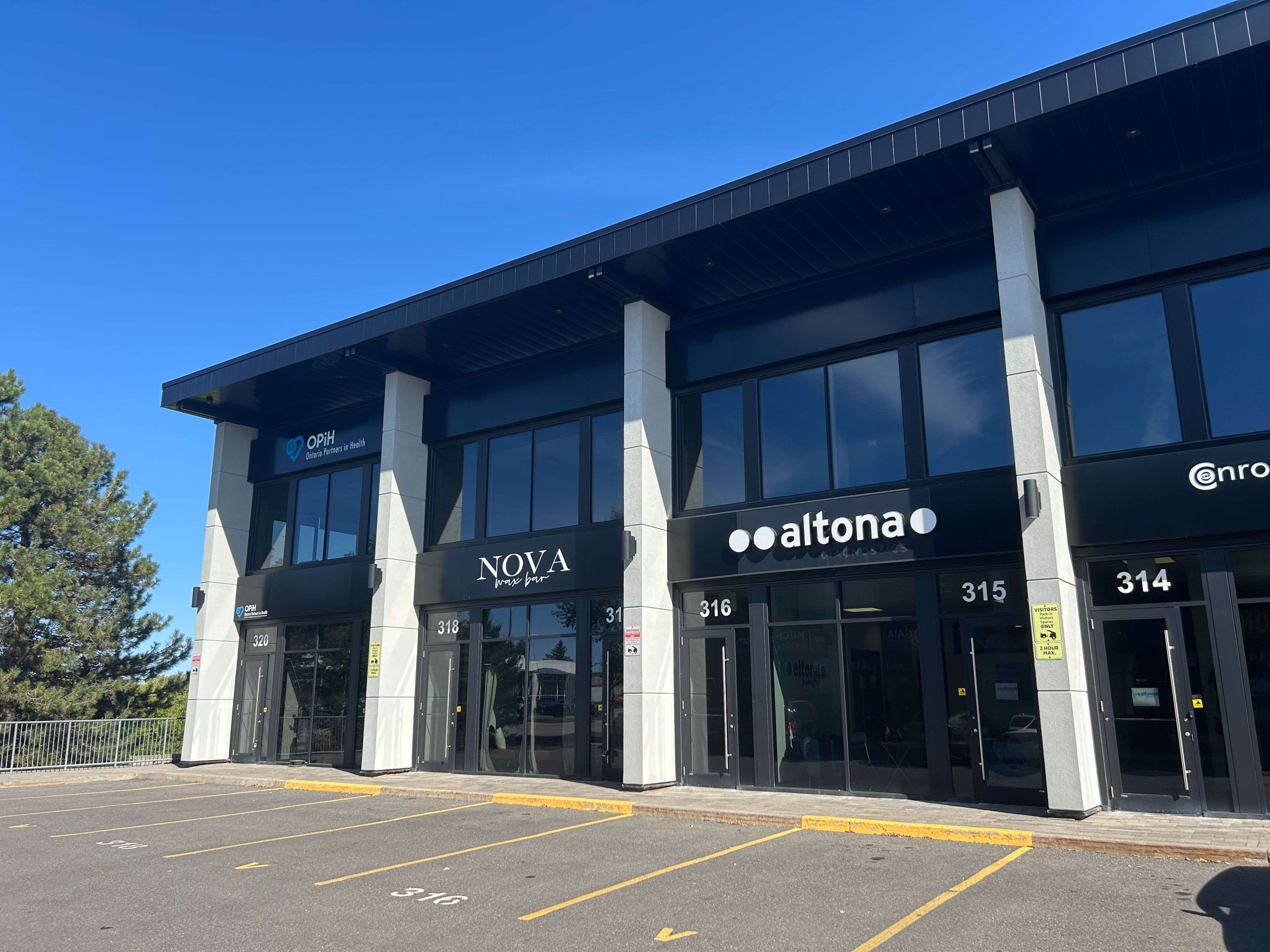 Hunt Club - South Keys And Area, ON K1G 5H9,2310 St. Laurent BLVD #317