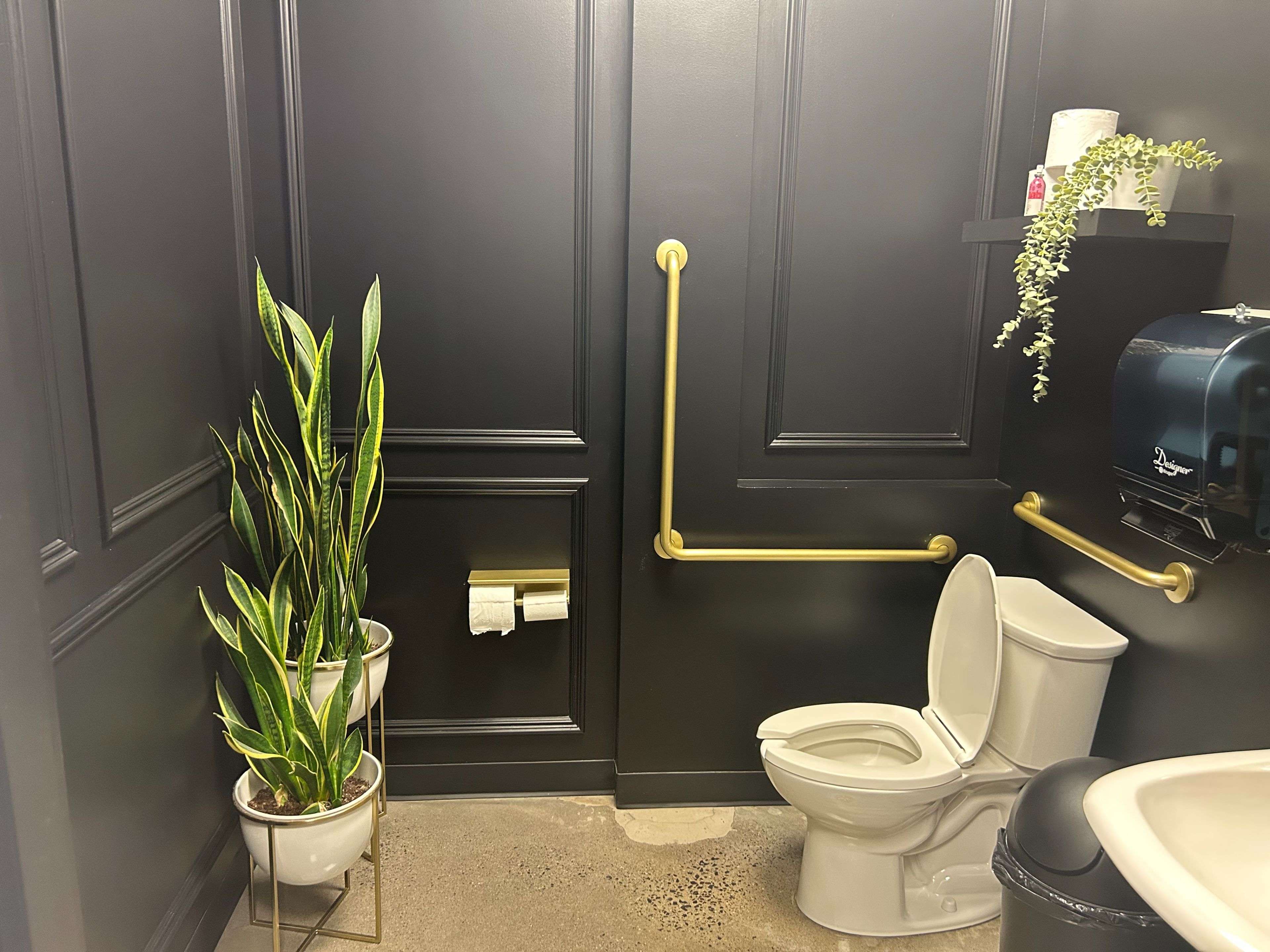 Hunt Club - South Keys And Area, ON K1G 5H9,2310 St. Laurent BLVD #317