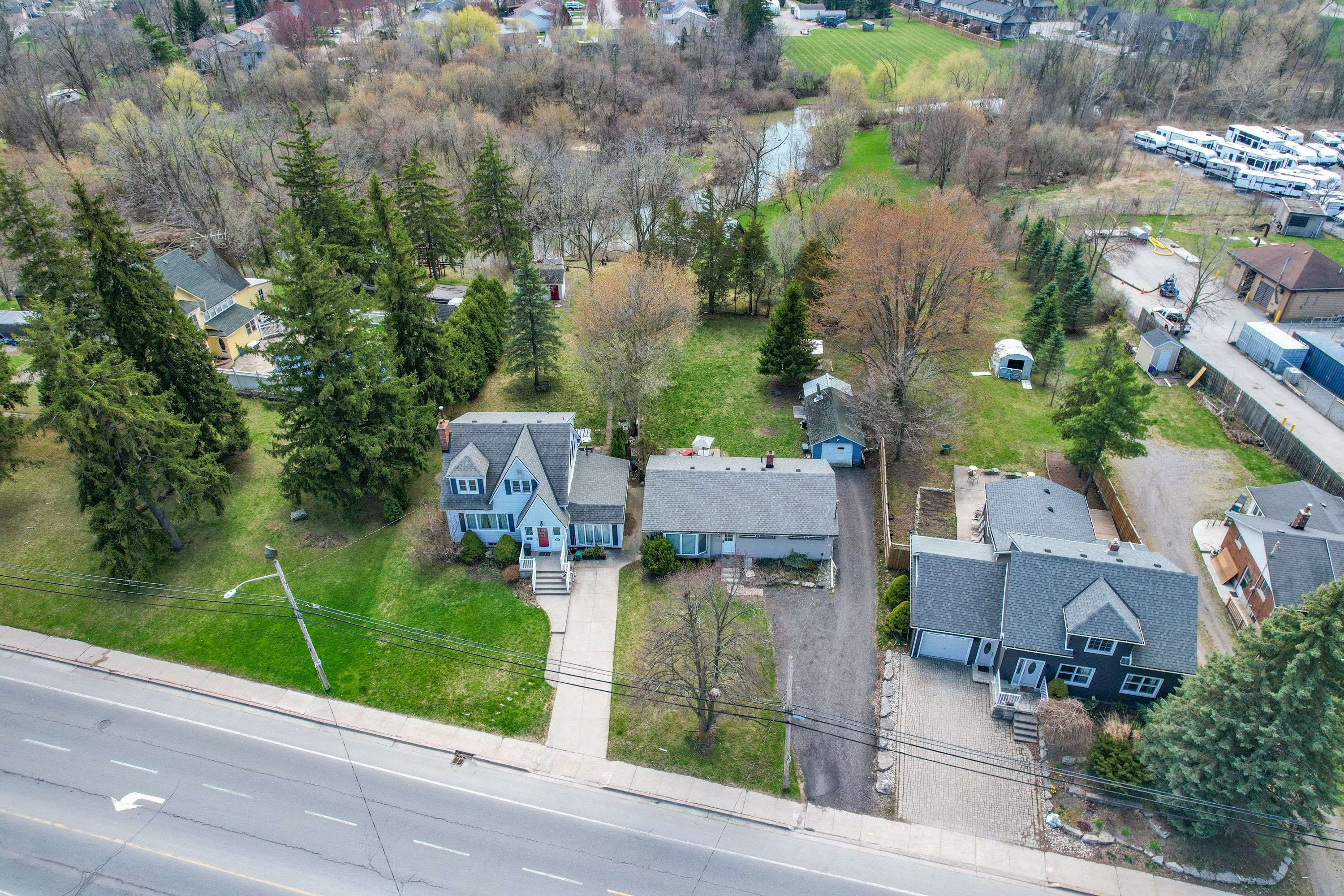 West Lincoln, ON L0R 2A0,230 St. Catharines ST