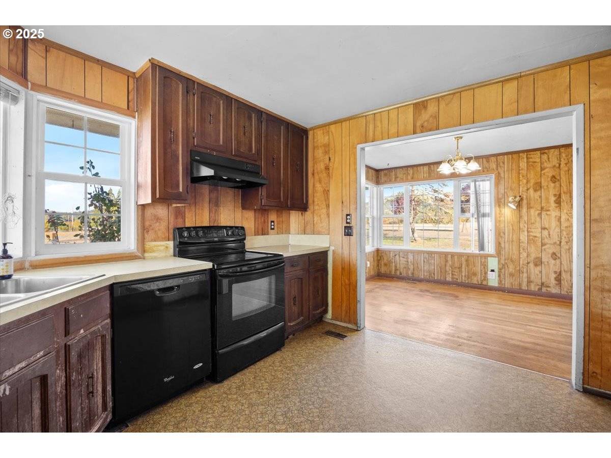 Sutherlin, OR 97479,557 PLAT B RD