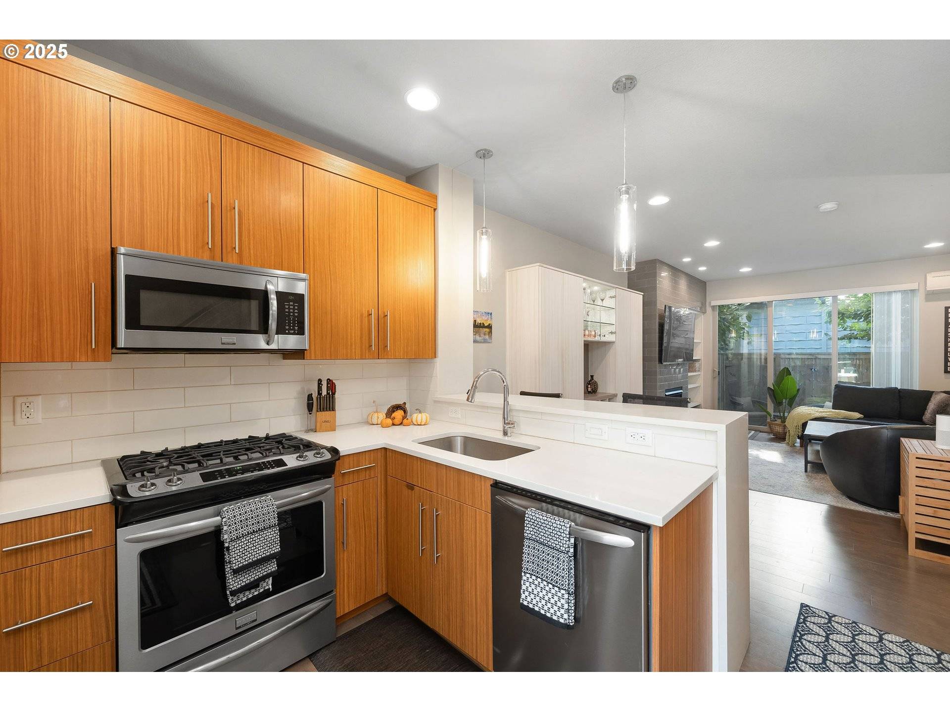 Portland, OR 97214,2013 SE YAMHILL ST