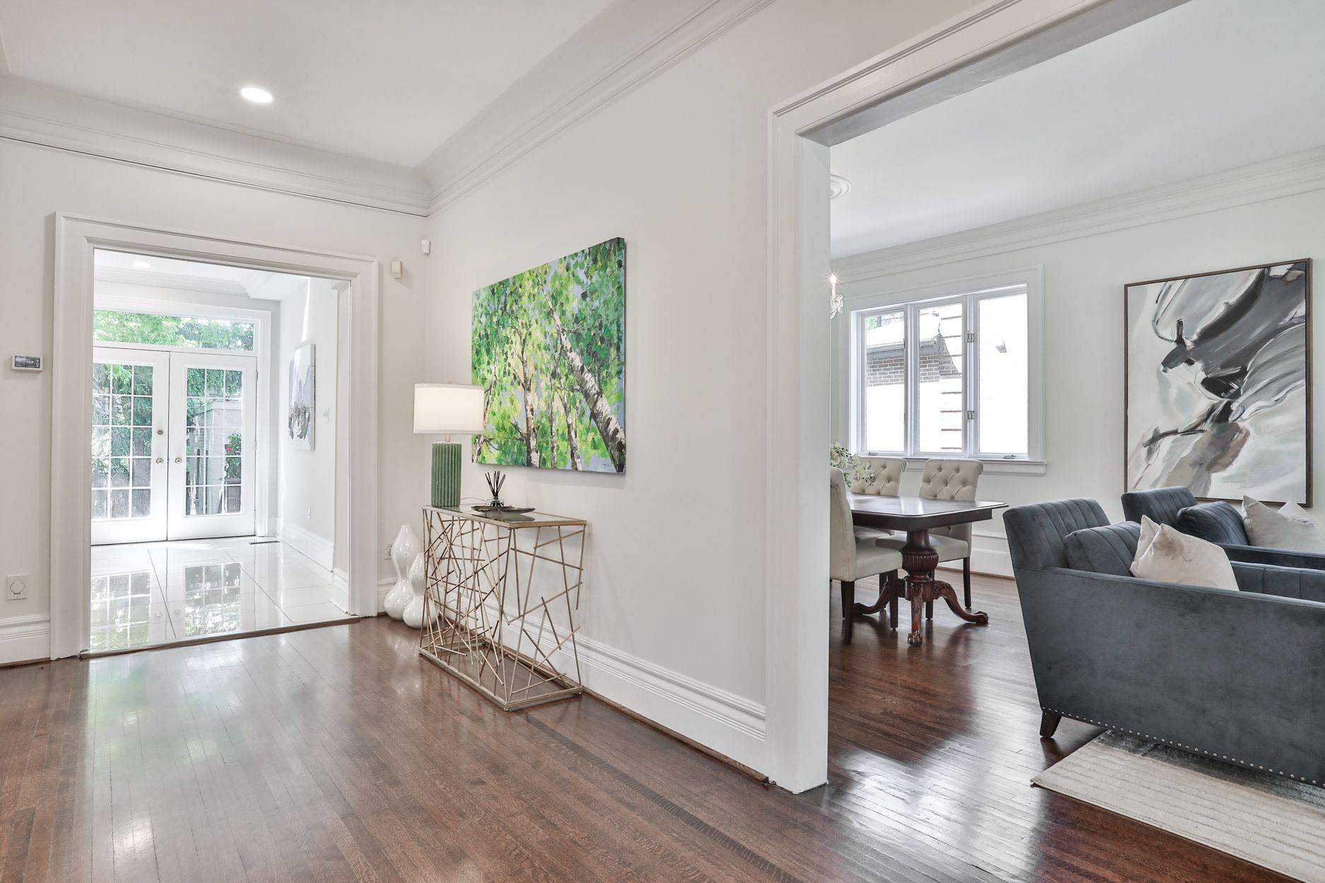 Toronto C09, ON M4W 1X5,121 Roxborough DR