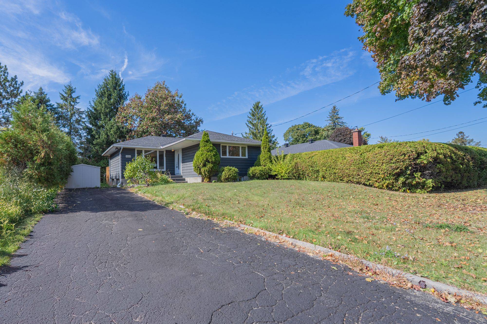 Cityview - Parkwoods Hills - Rideau Shore, ON K2C 1X7,1666 Fisher AVE