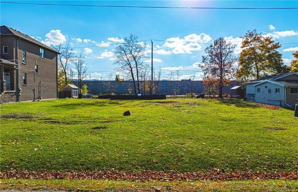 Hamilton, ON L8E 5E1,7 Trillium AVE