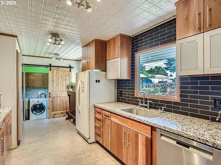 Portland, OR 97233,2442 SE 190TH AVE