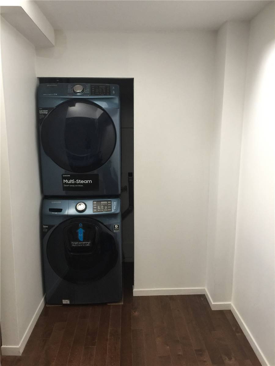 Toronto W06, ON M8V 1J1,2879 Lake Shore BLVD W #2