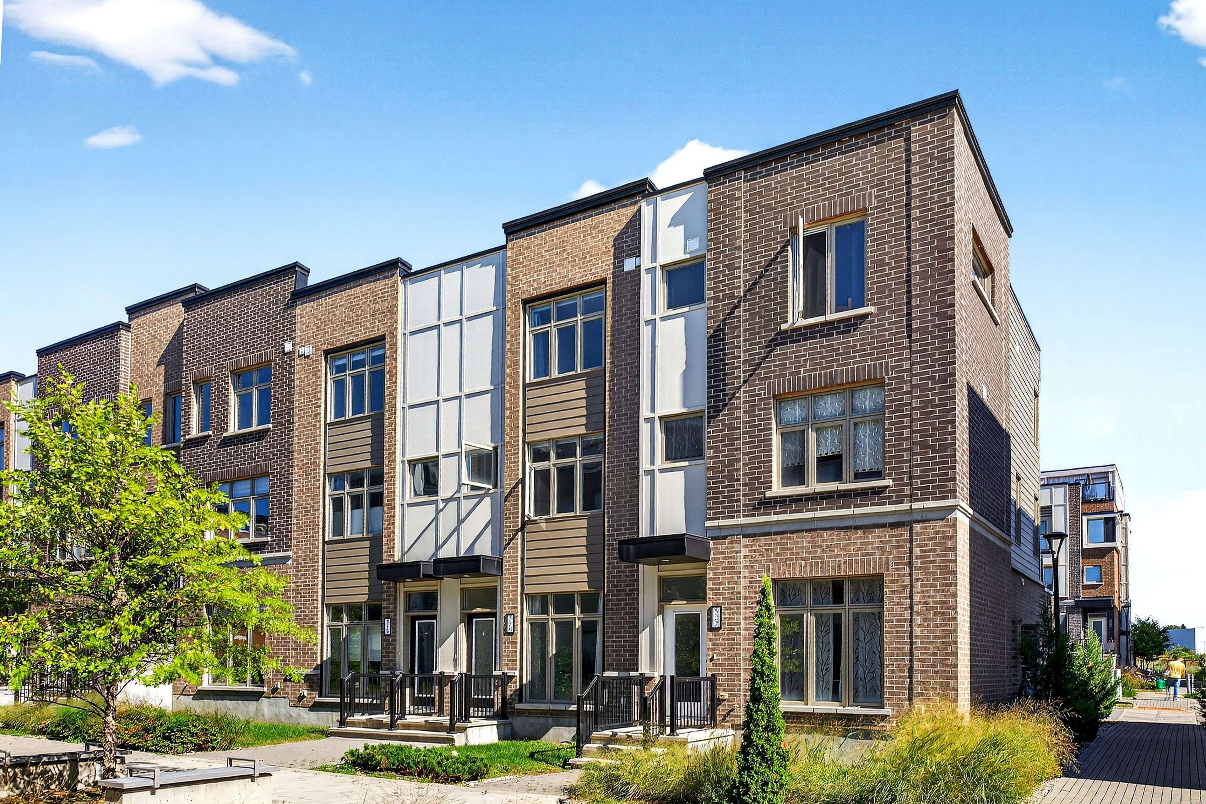 Manor Park - Cardinal Glen And Area, ON K1K 4Z8,520 Ozawa Private