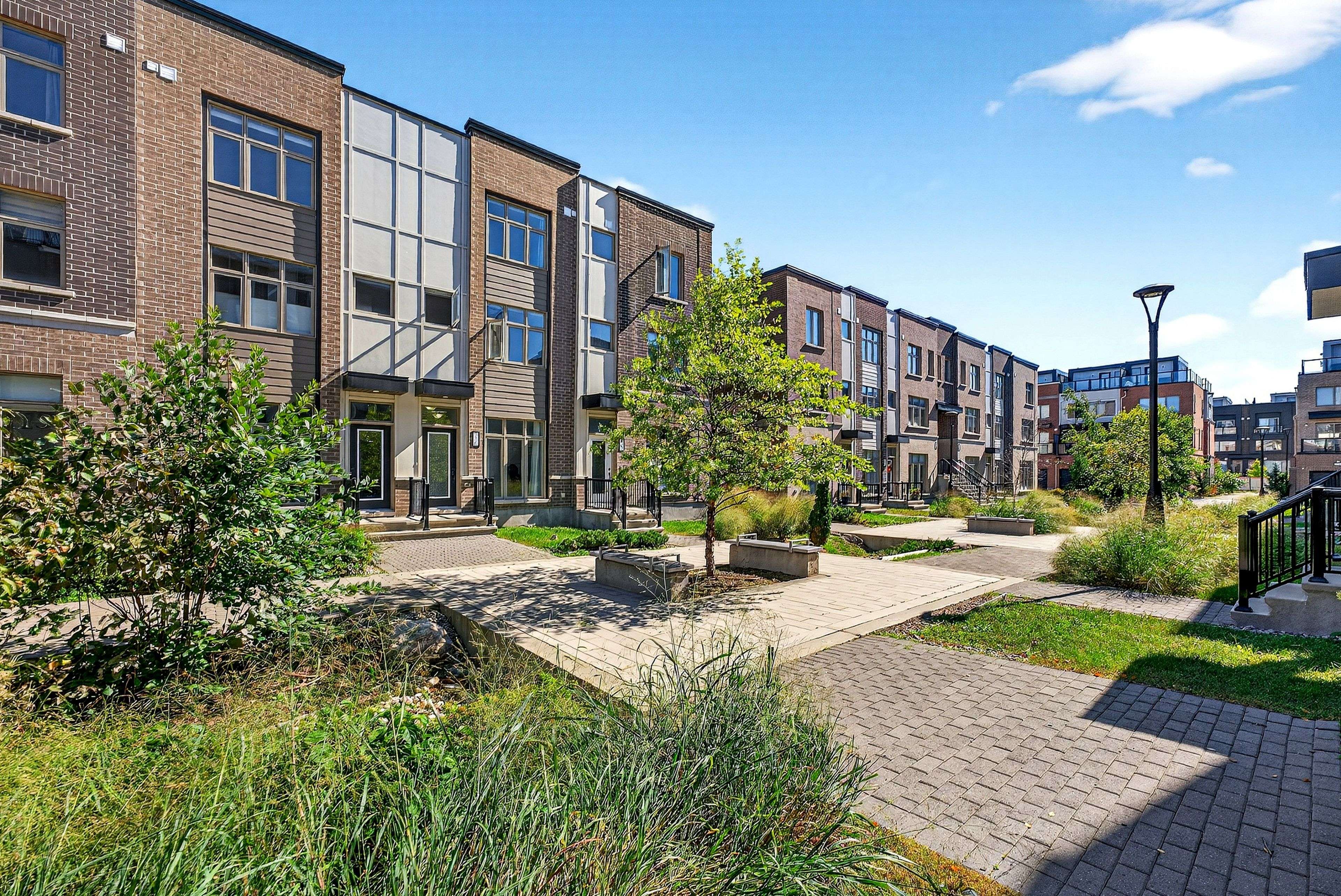 Manor Park - Cardinal Glen And Area, ON K1K 4Z8,520 Ozawa Private