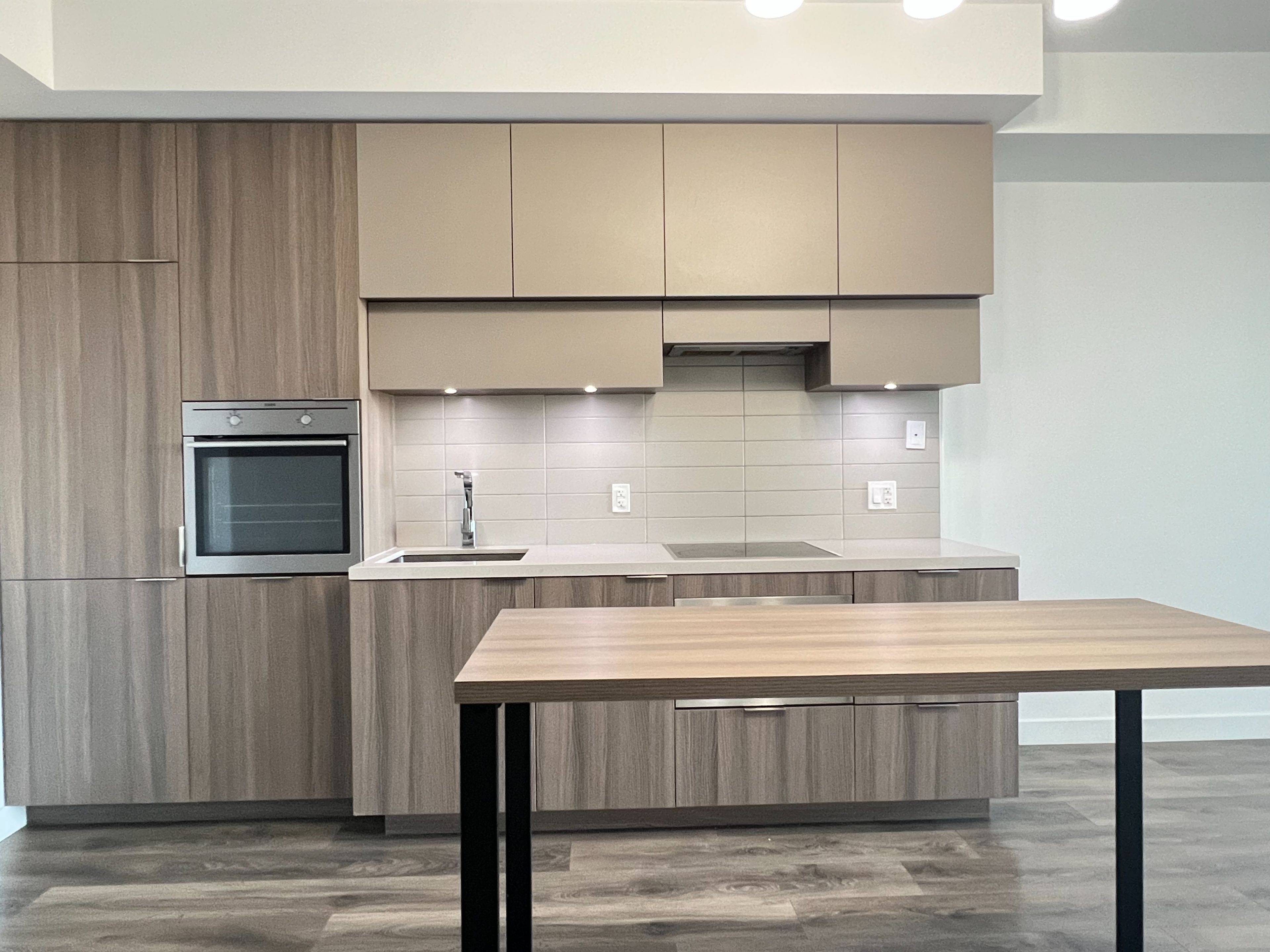 Toronto C10, ON M4P 1A6,8 Eglinton AVE E #1007