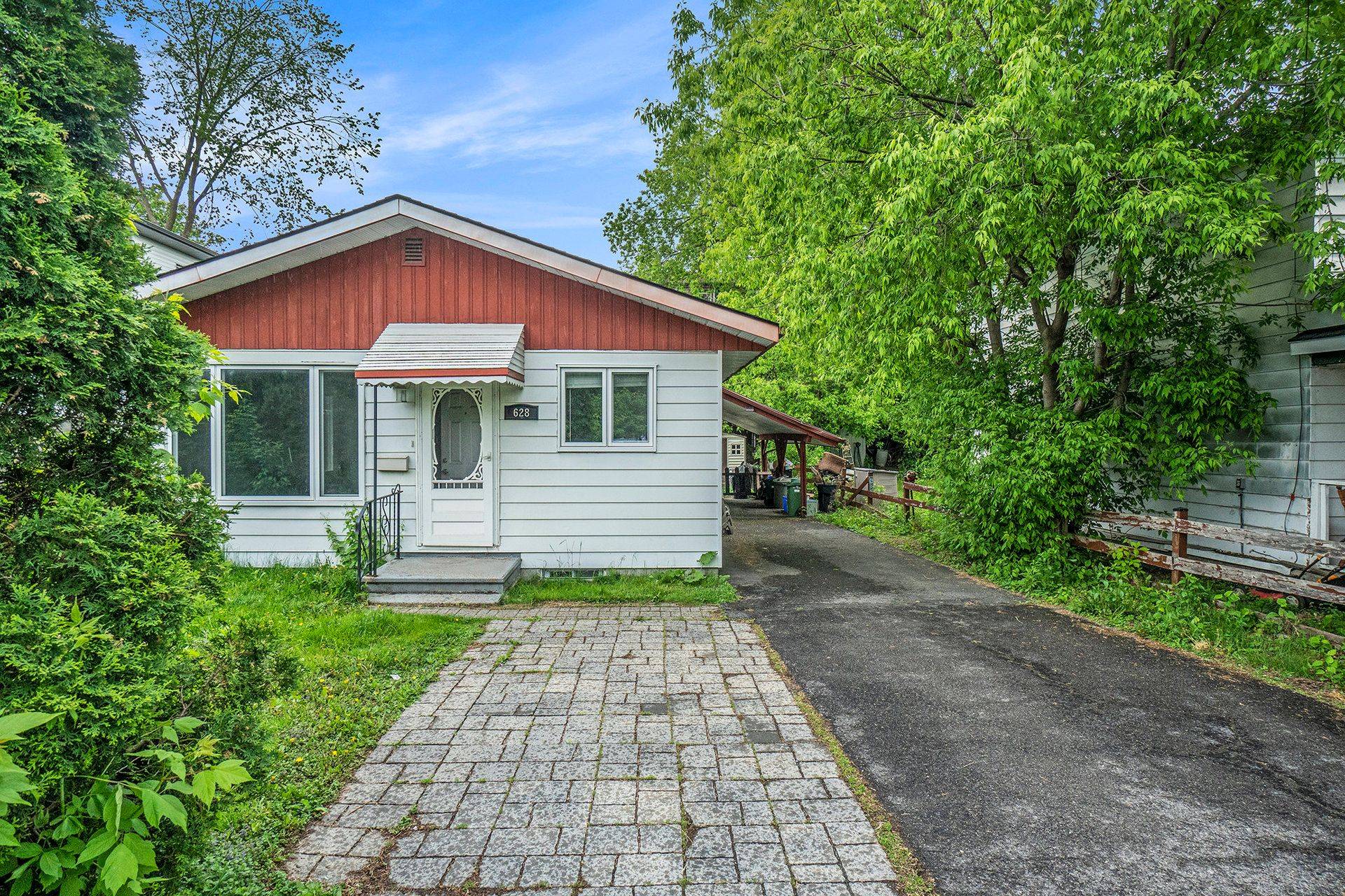 Overbrook - Castleheights And Area, ON K1K 2E9,628 Hochelaga ST