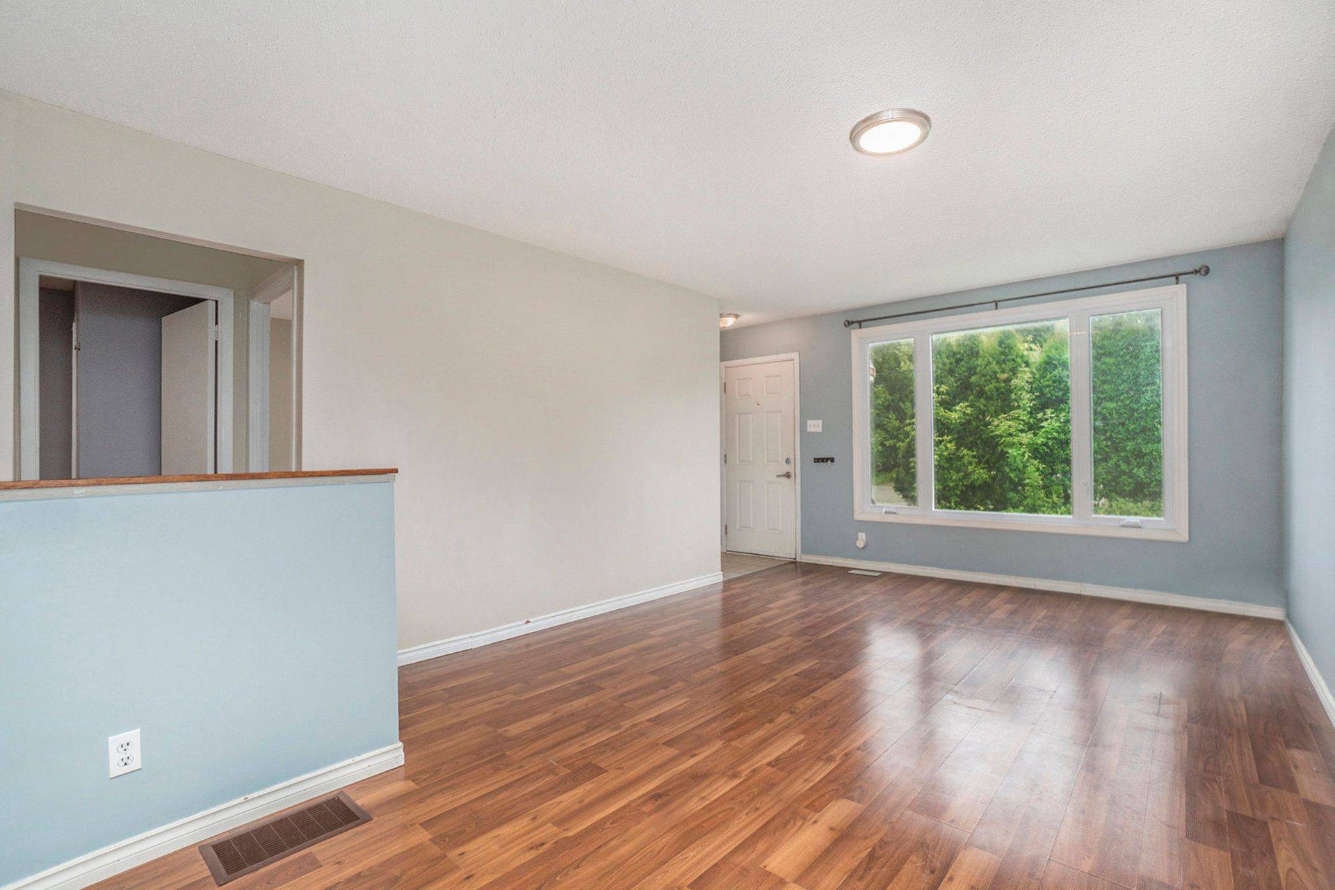 Overbrook - Castleheights And Area, ON K1K 2E9,628 Hochelaga ST