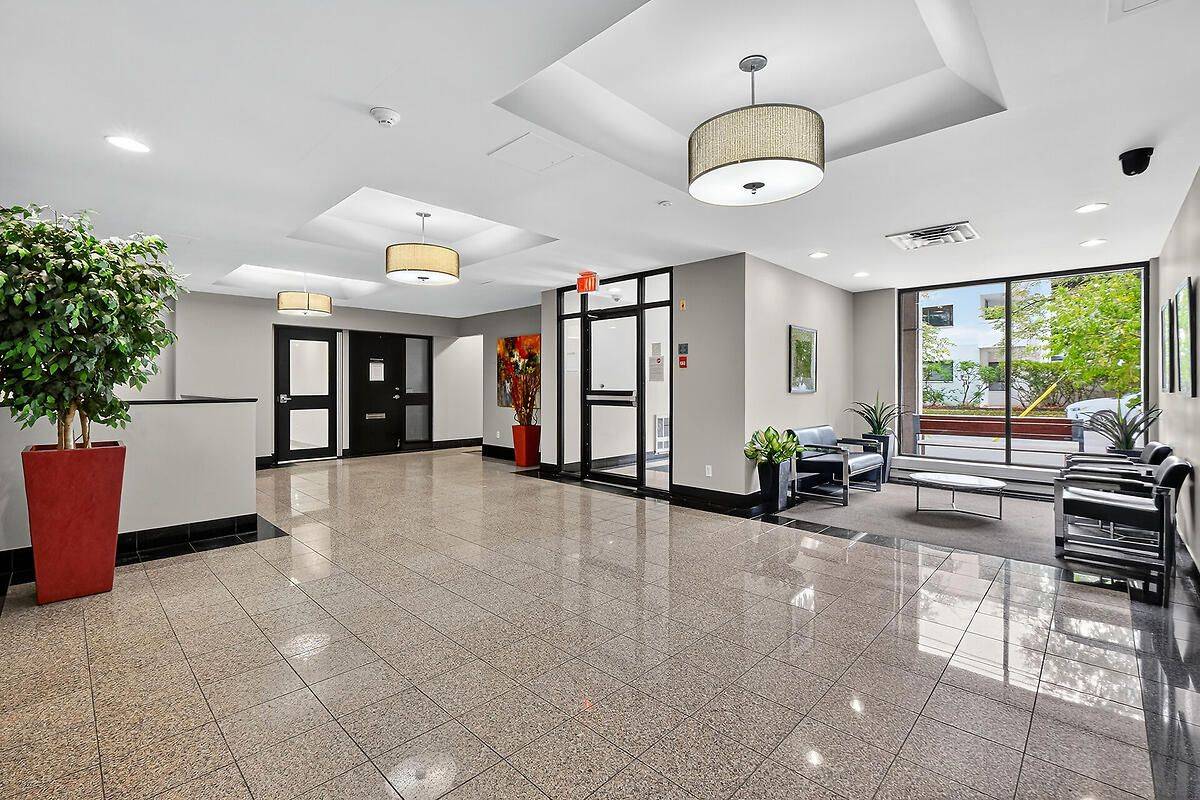 West Centre Town, ON K1Y 4S9,110 Forward AVE #305