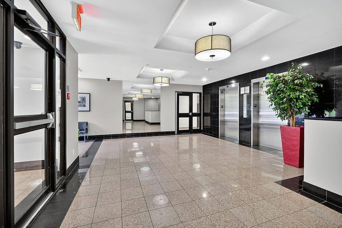 West Centre Town, ON K1Y 4S9,110 Forward AVE #305