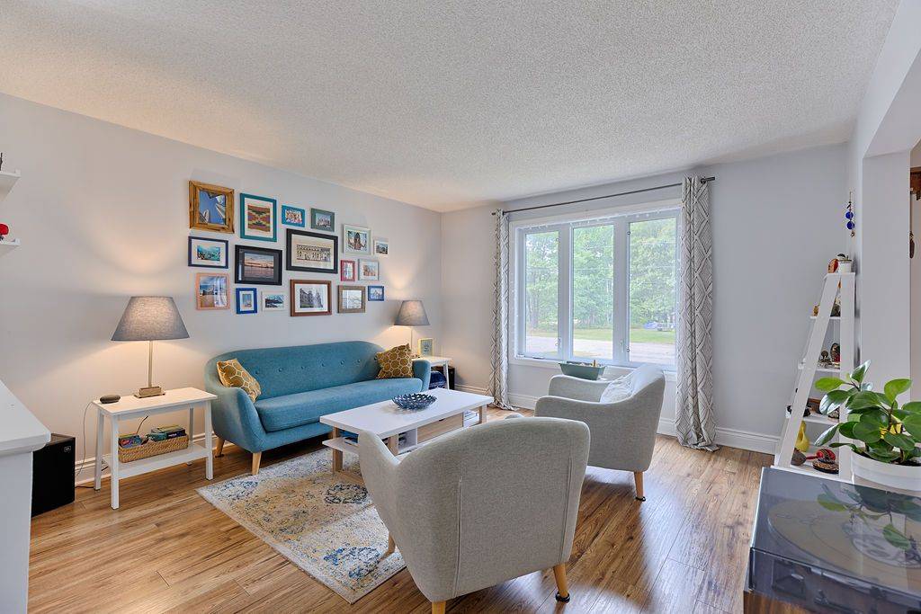 Petawawa, ON K8H 2N7,35 A East ST